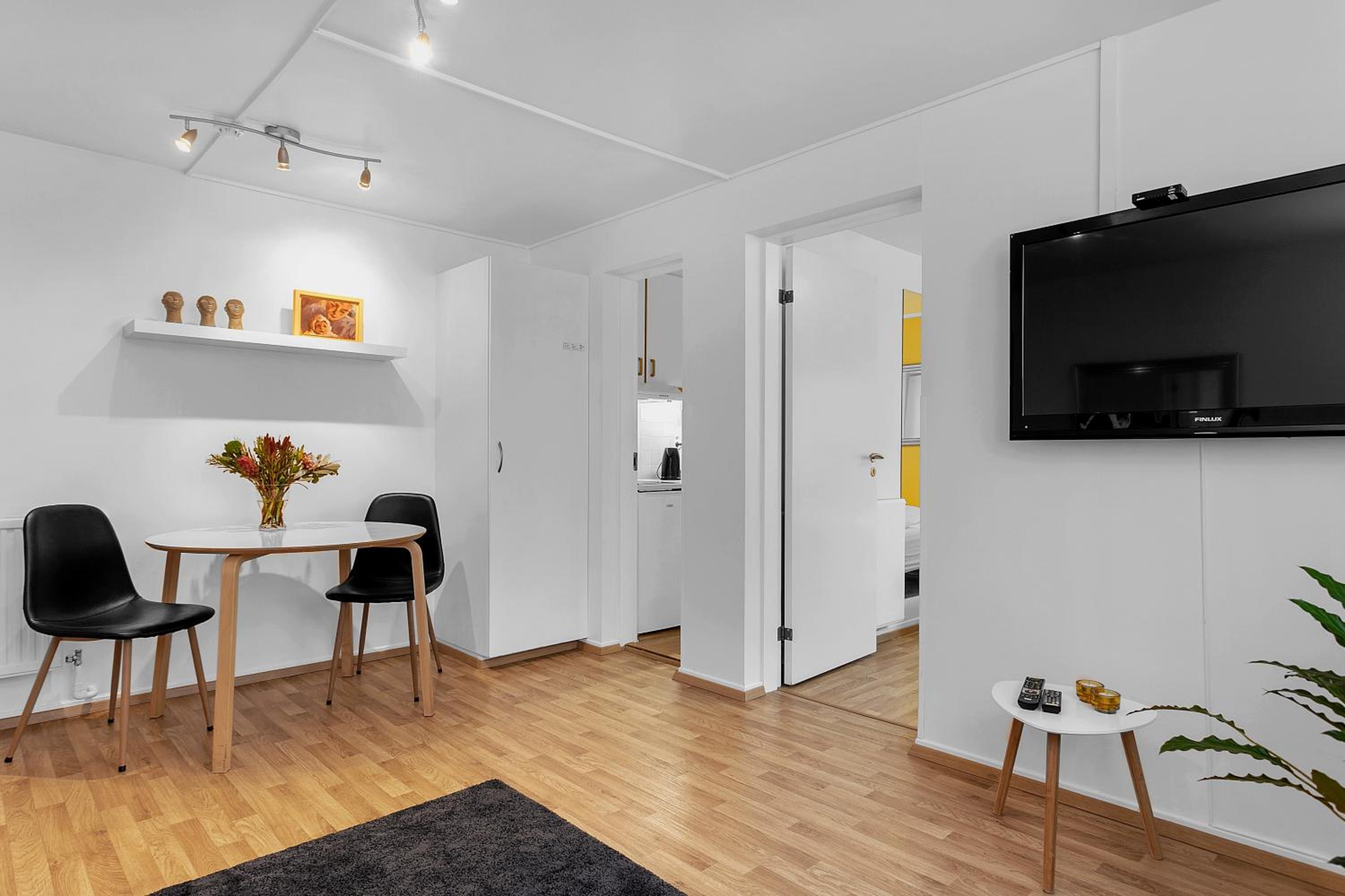 One-Bedroom Apartment - Photo 12