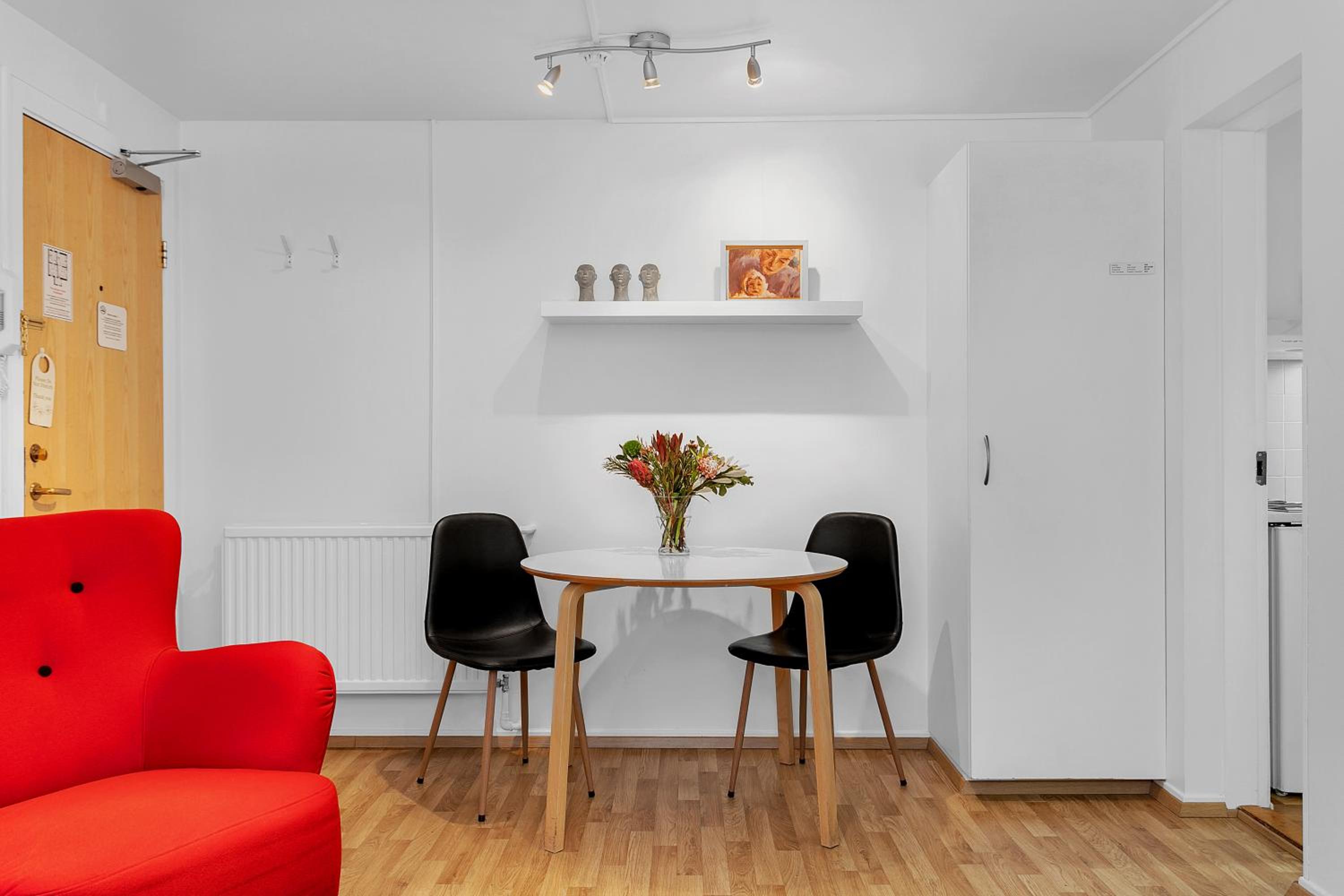 One-Bedroom Apartment - Photo 4