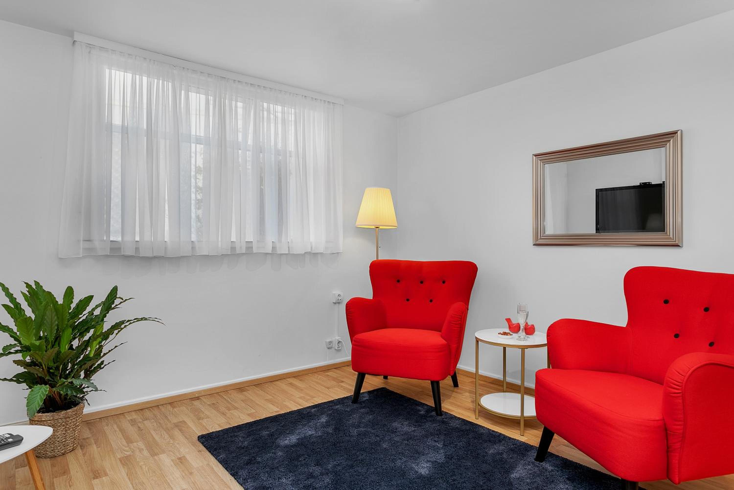 One-Bedroom Apartment - Photo 3