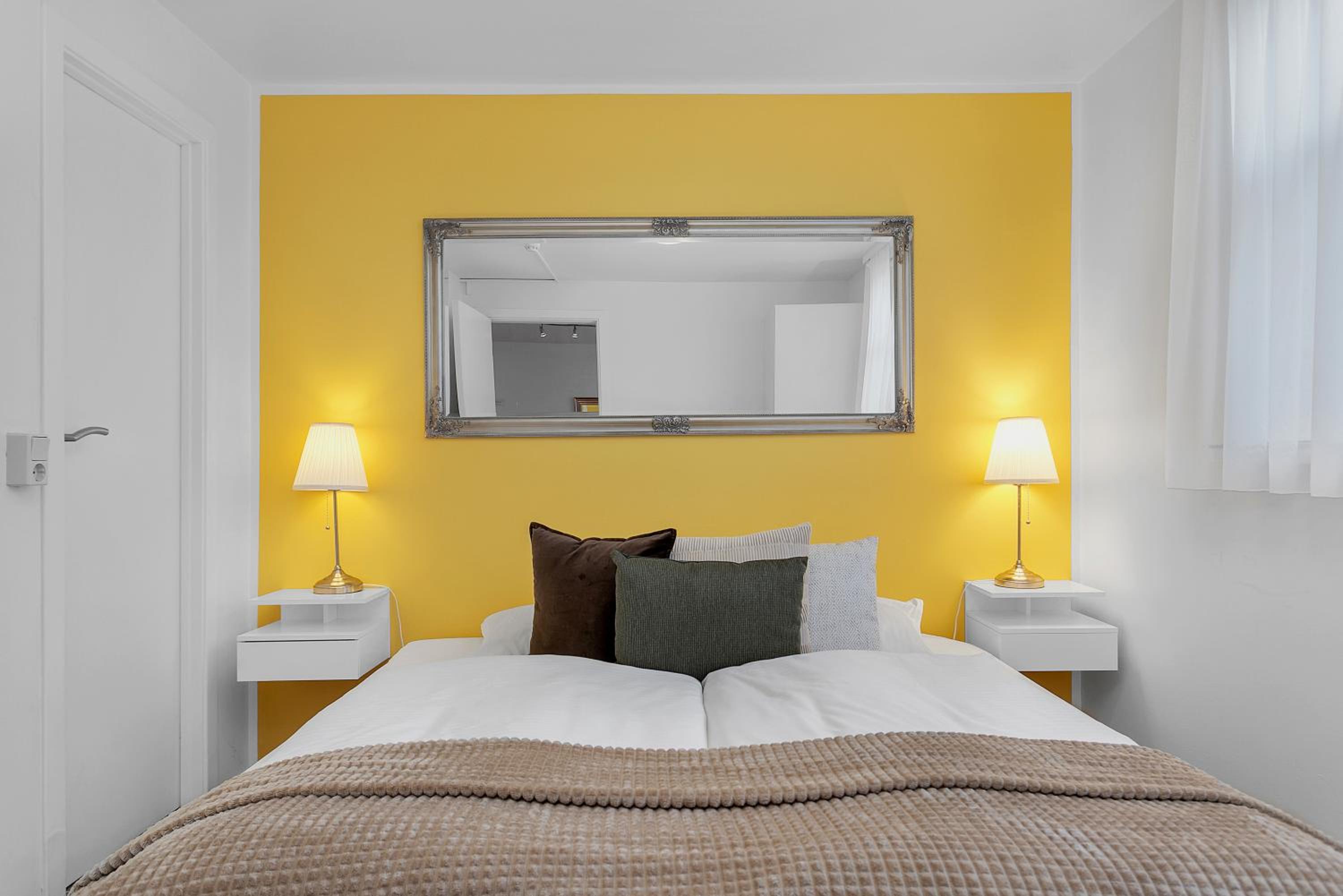 One-Bedroom Apartment - Photo 2