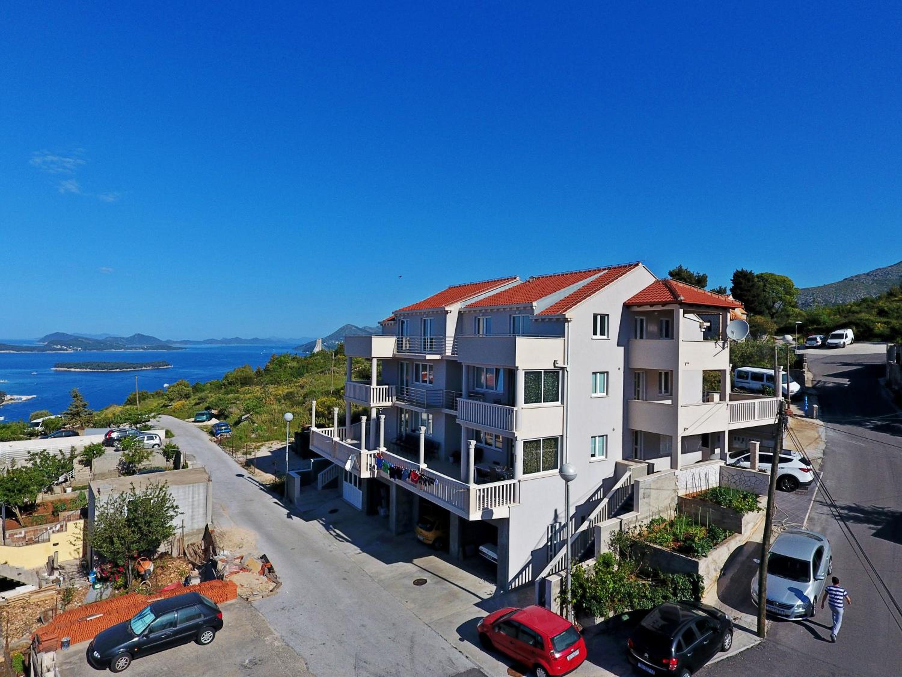 Comfort One Bedroom Apartment with Terrace photo 2