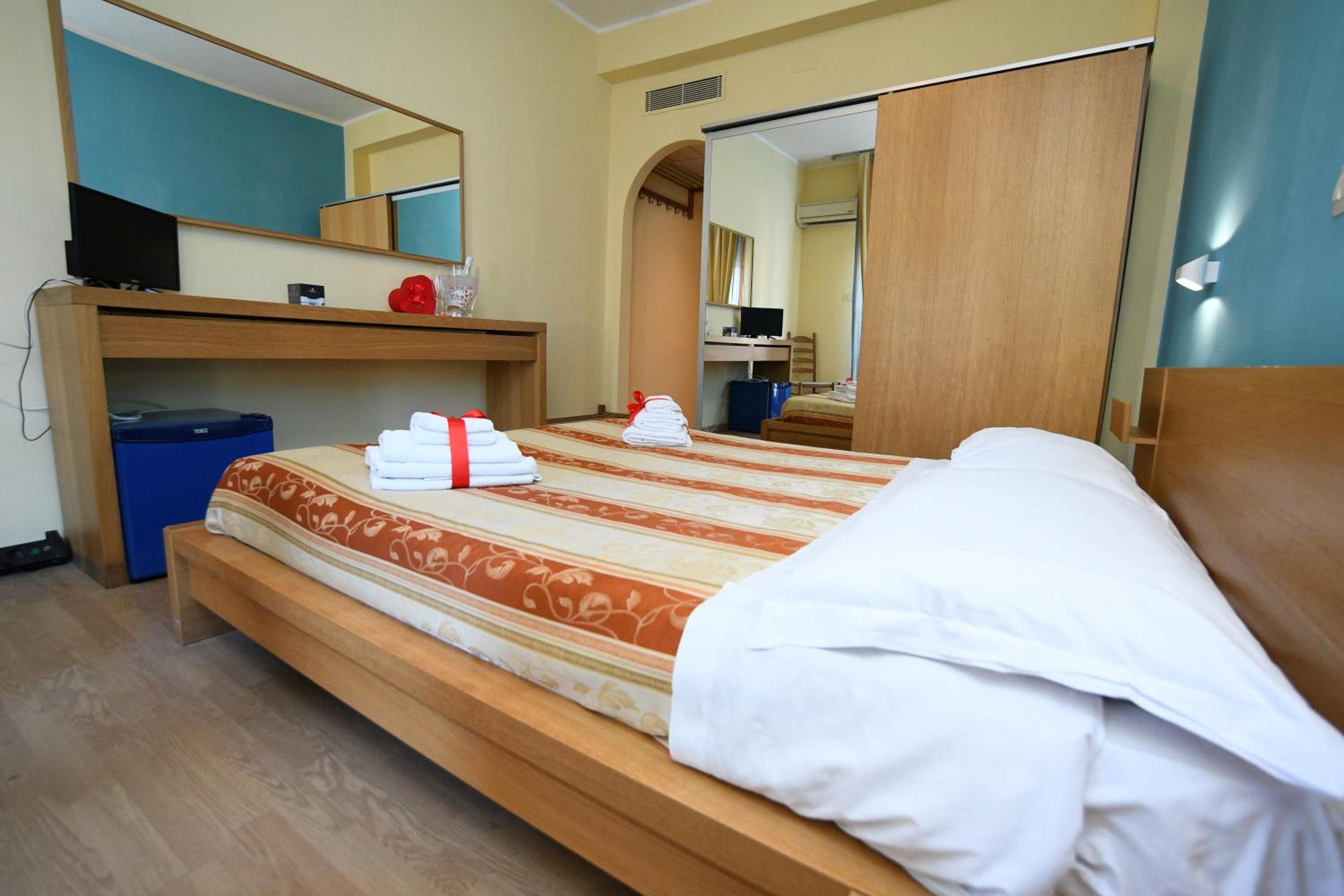Double Room with Sea View - Photo 1
