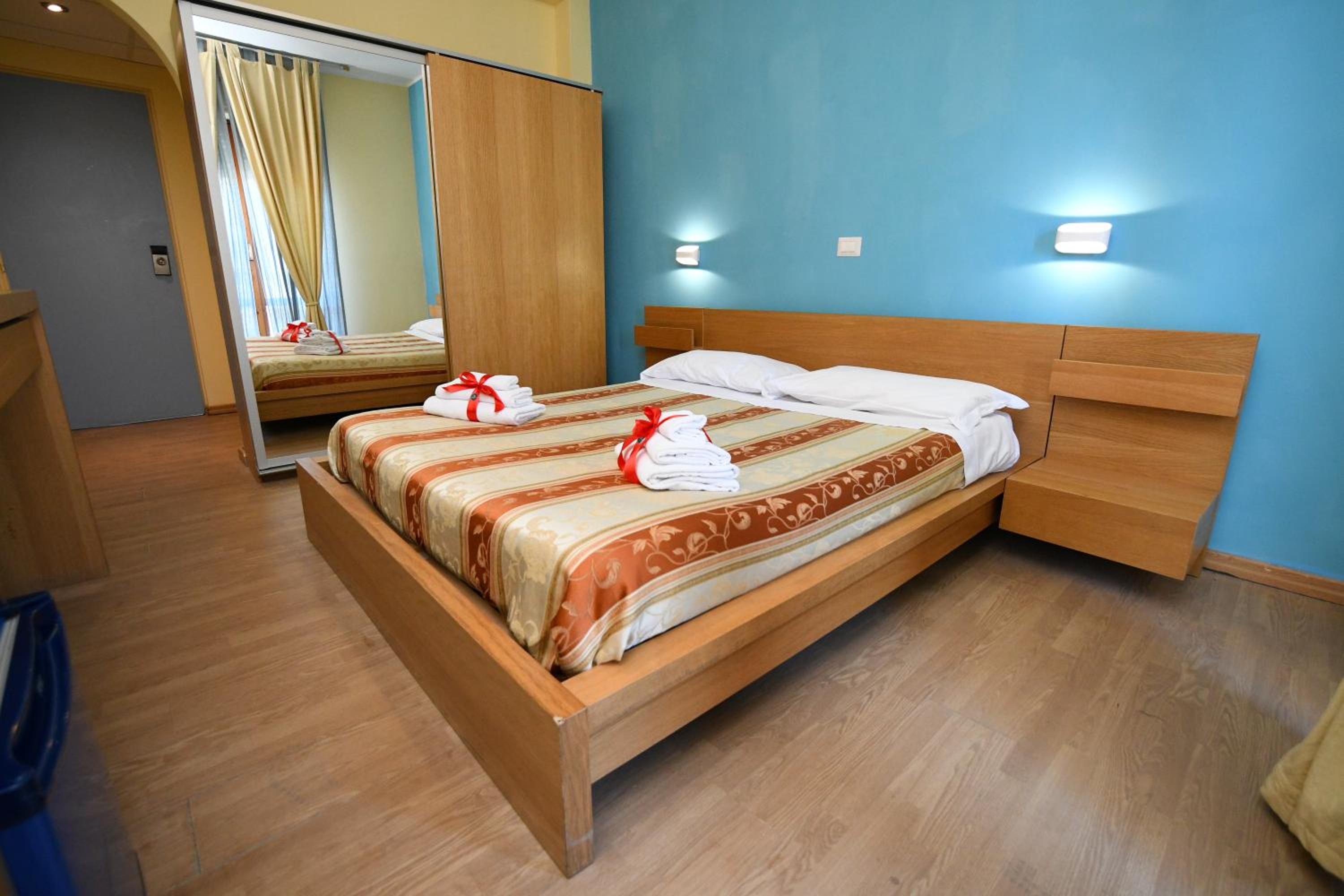 Double Room with Sea View - Photo 5