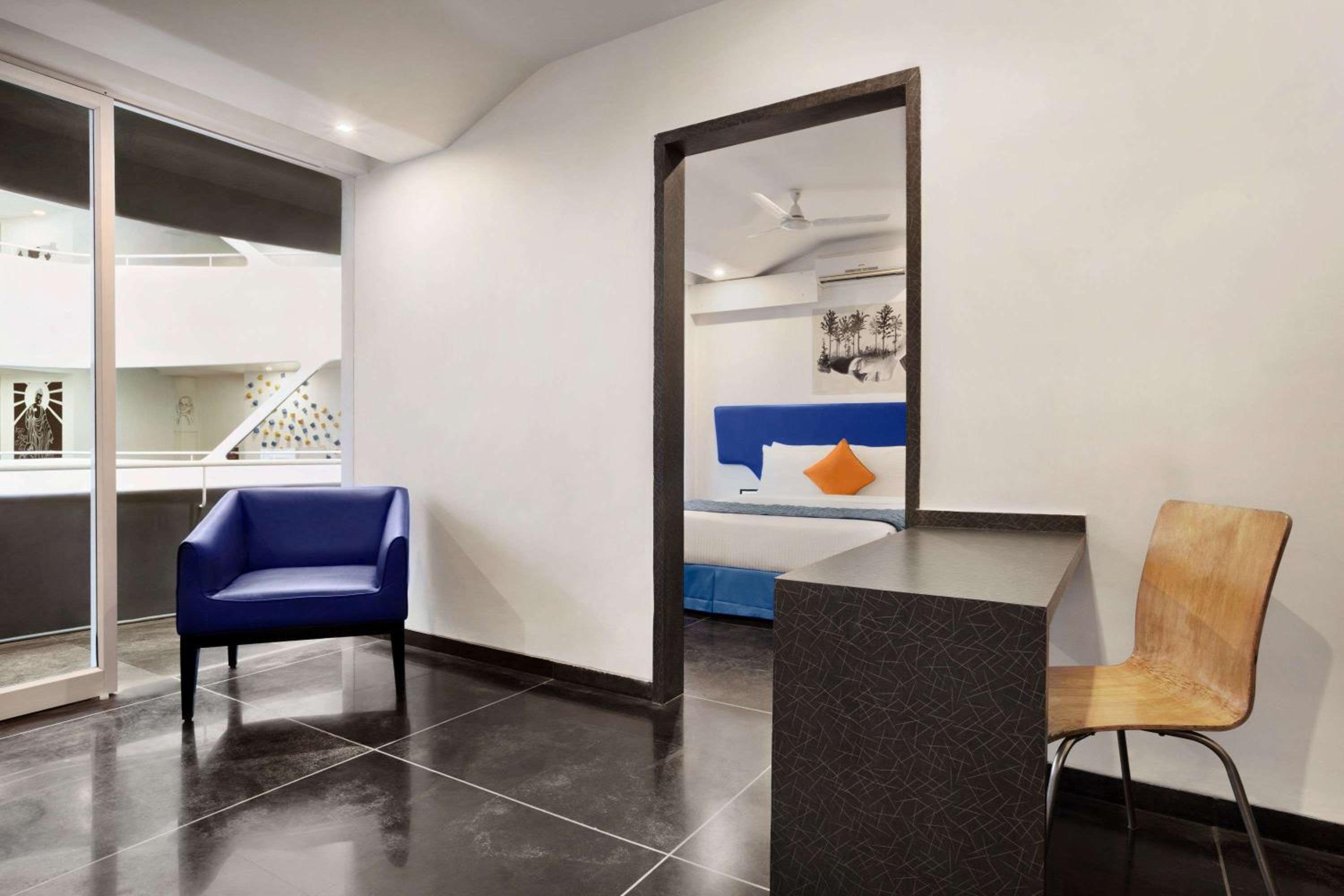 Queen Room with Balcony photo 2
