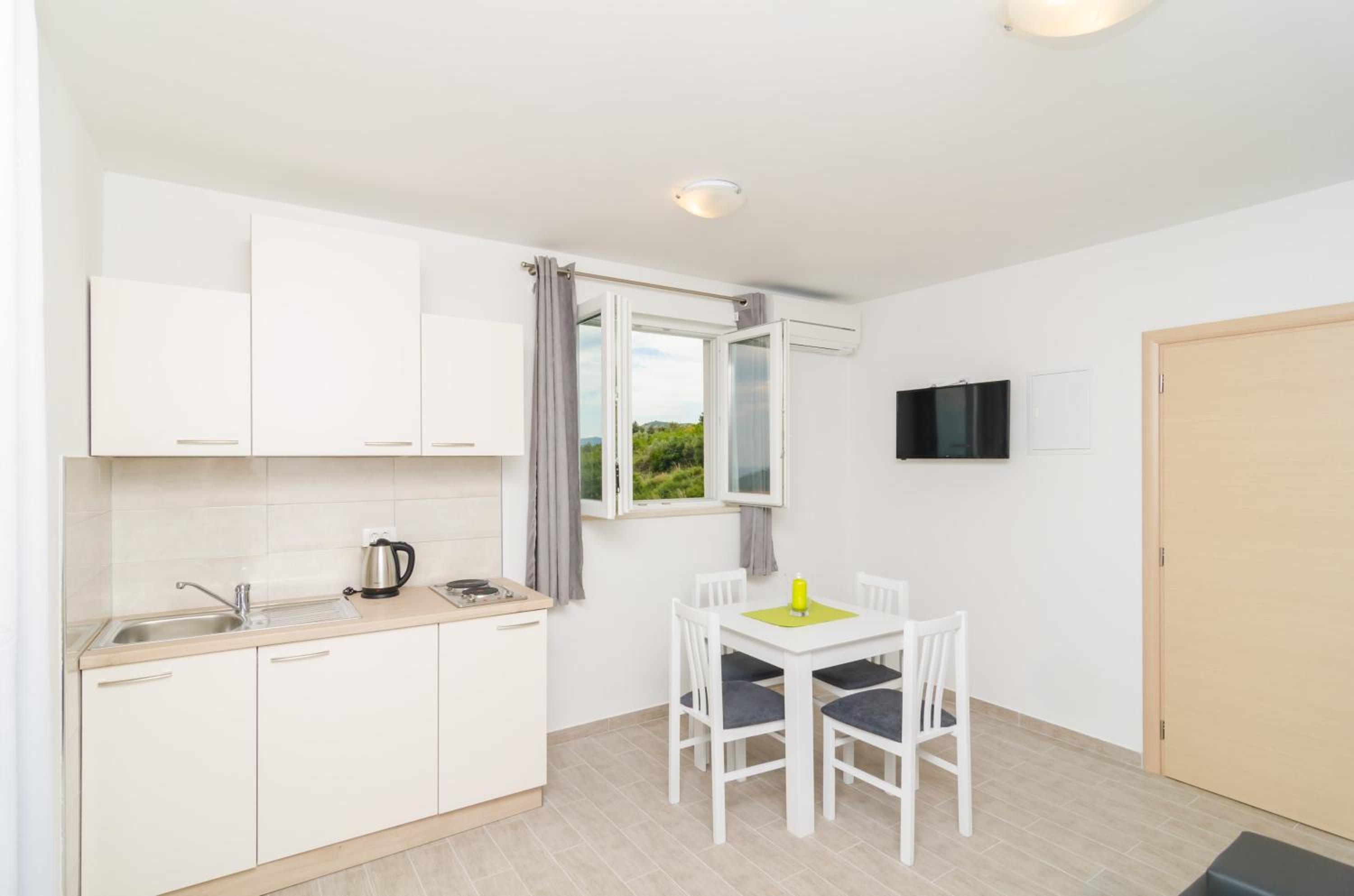 Superior One-Bedroom Apartment with Terrace and Sea View photo 2
