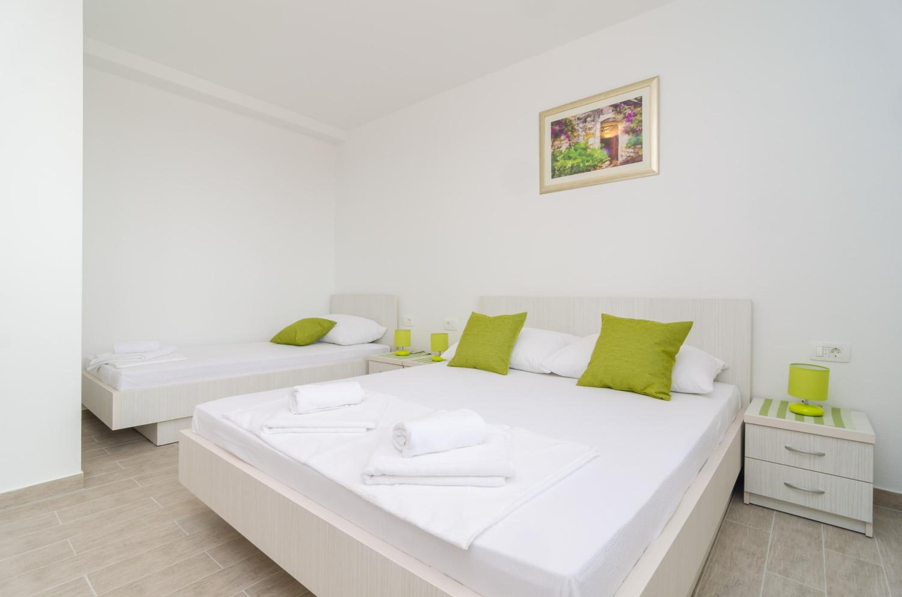 Superior One-Bedroom Apartment with Terrace and Sea View photo 3