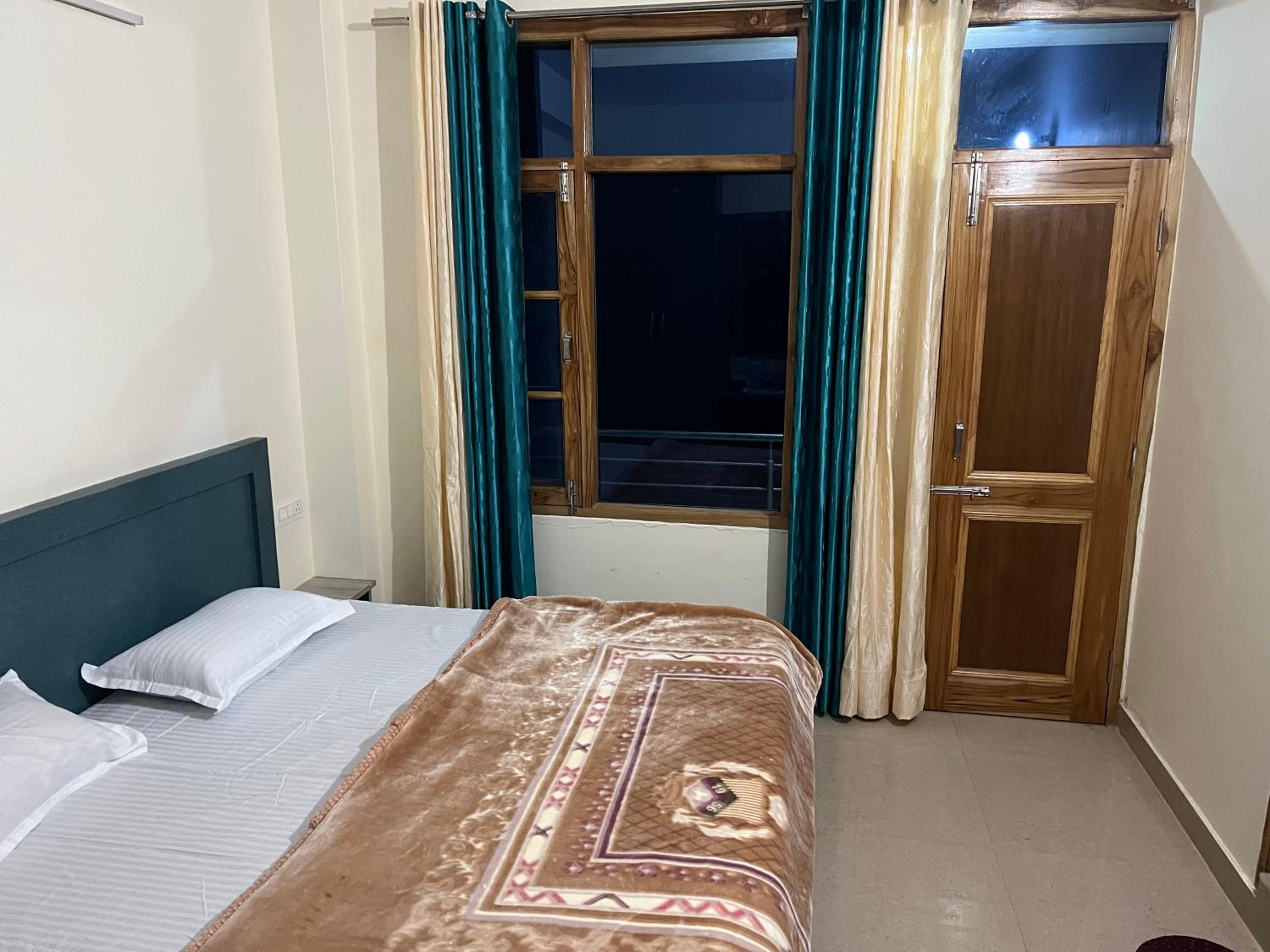 Deluxe Double Room photo 2
