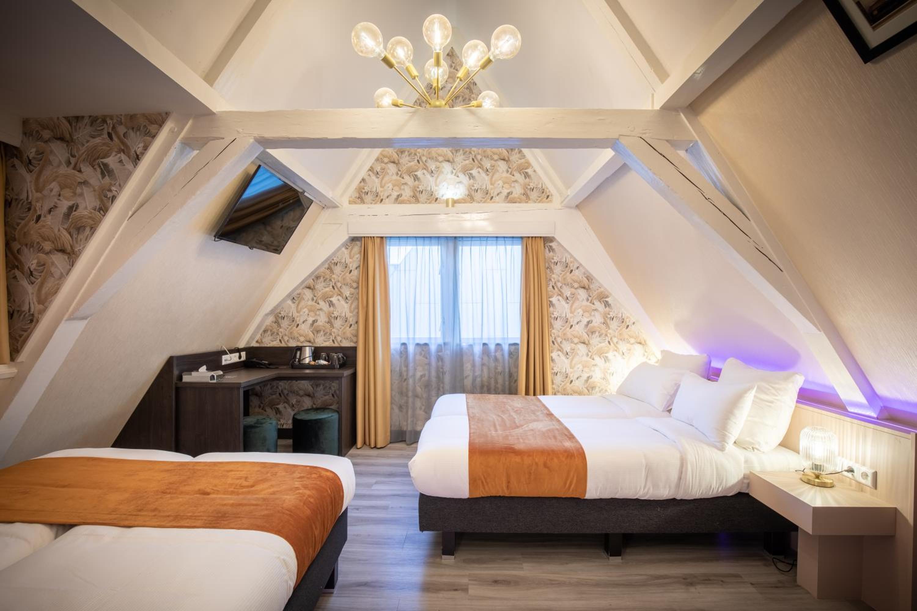 Superior Quadruple Room photo 2