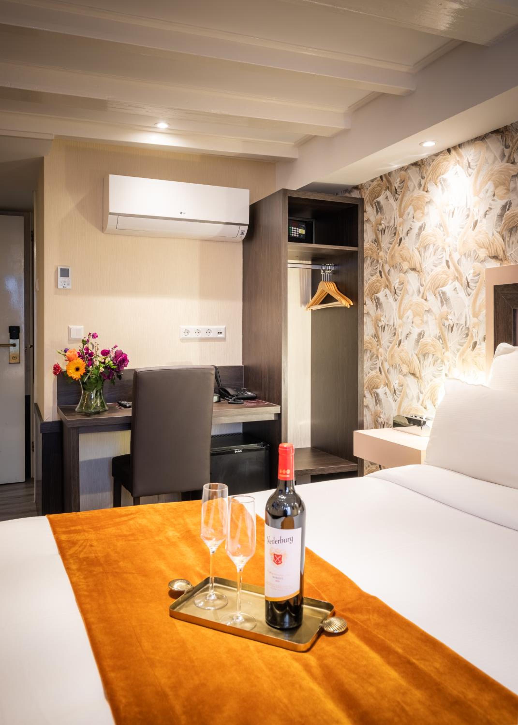 Deluxe Double or Twin Room photo 1