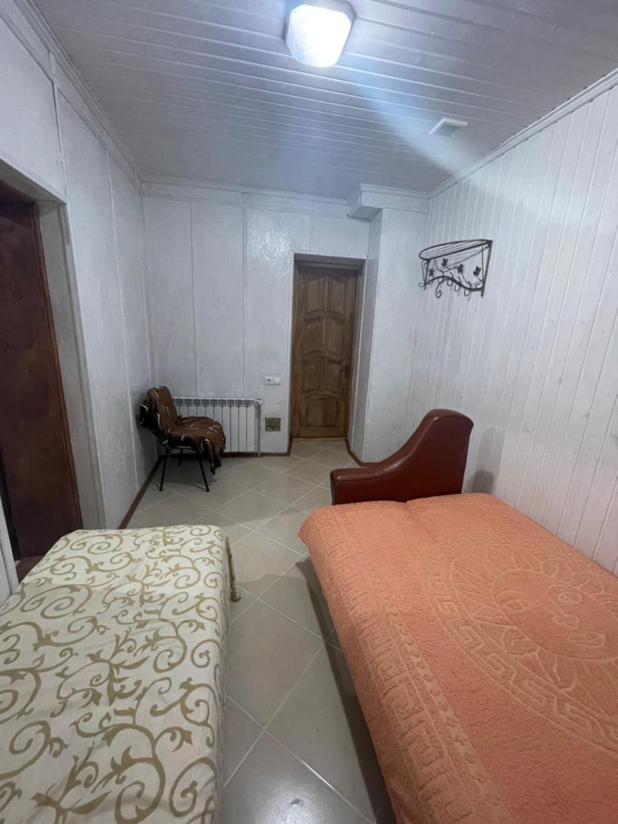 Family Room with Private Bathroom photo 2