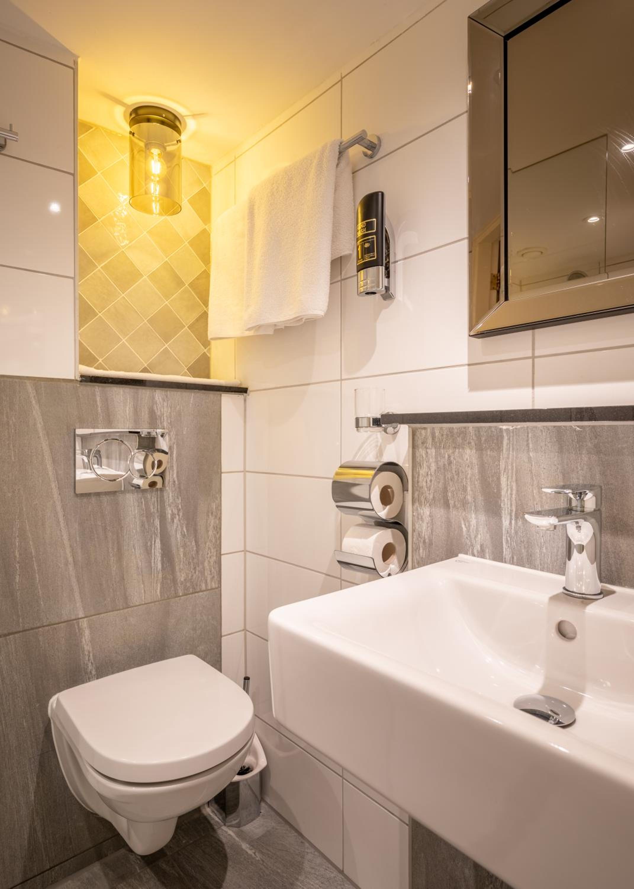 Small Double or Twin Room photo 3
