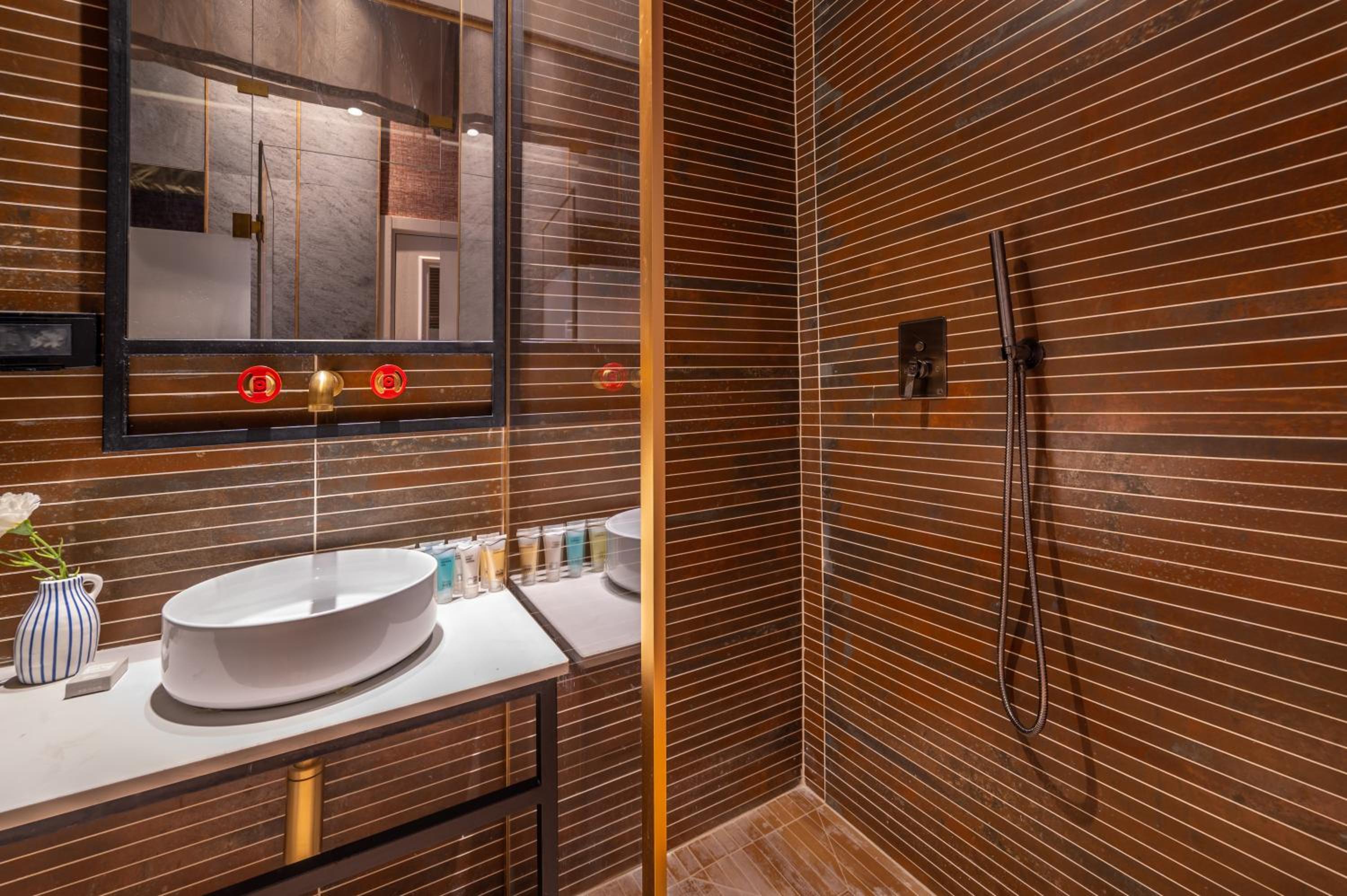 Modern Double Room - Photo 7