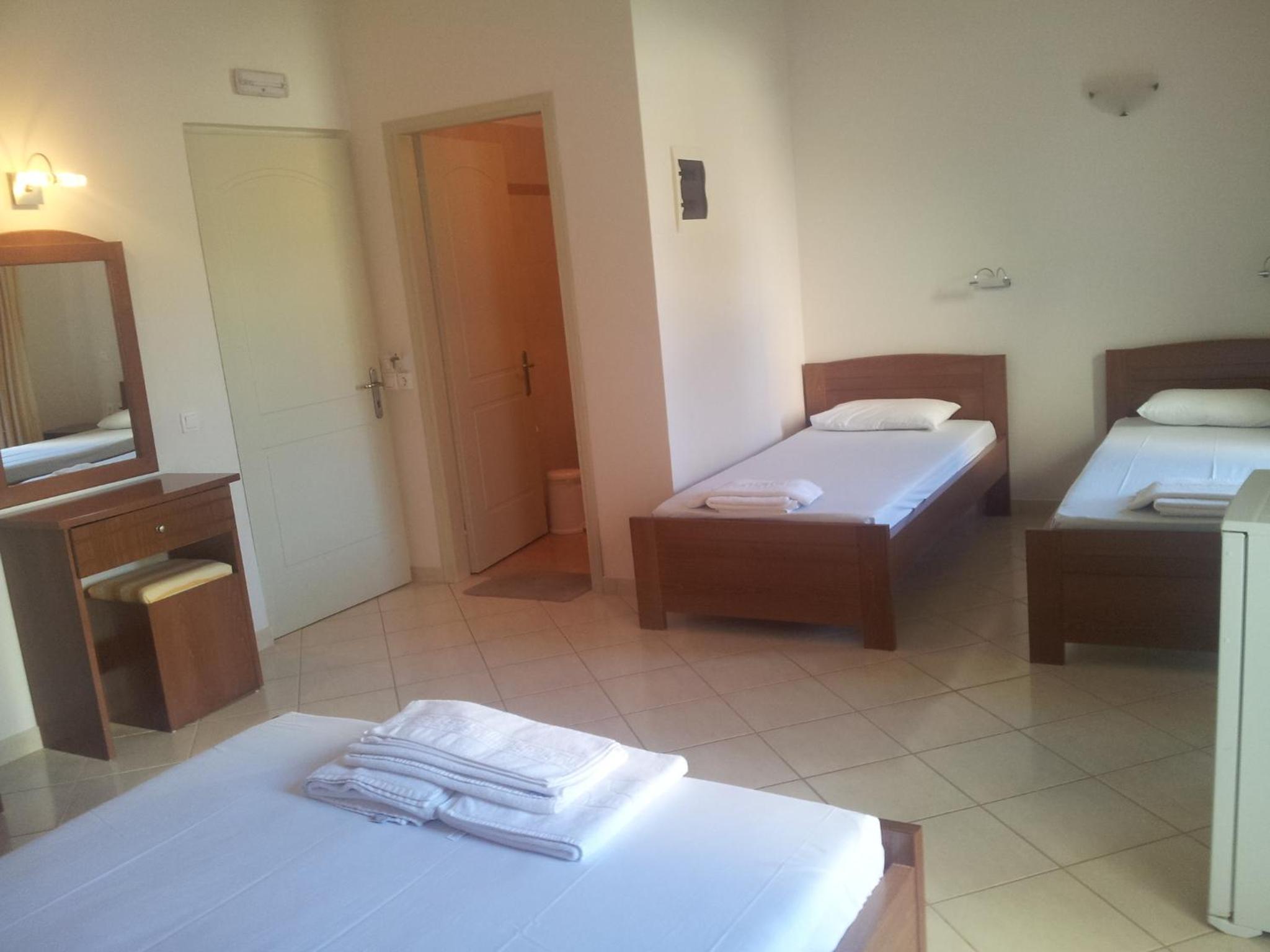 Quadruple Room - Photo 3
