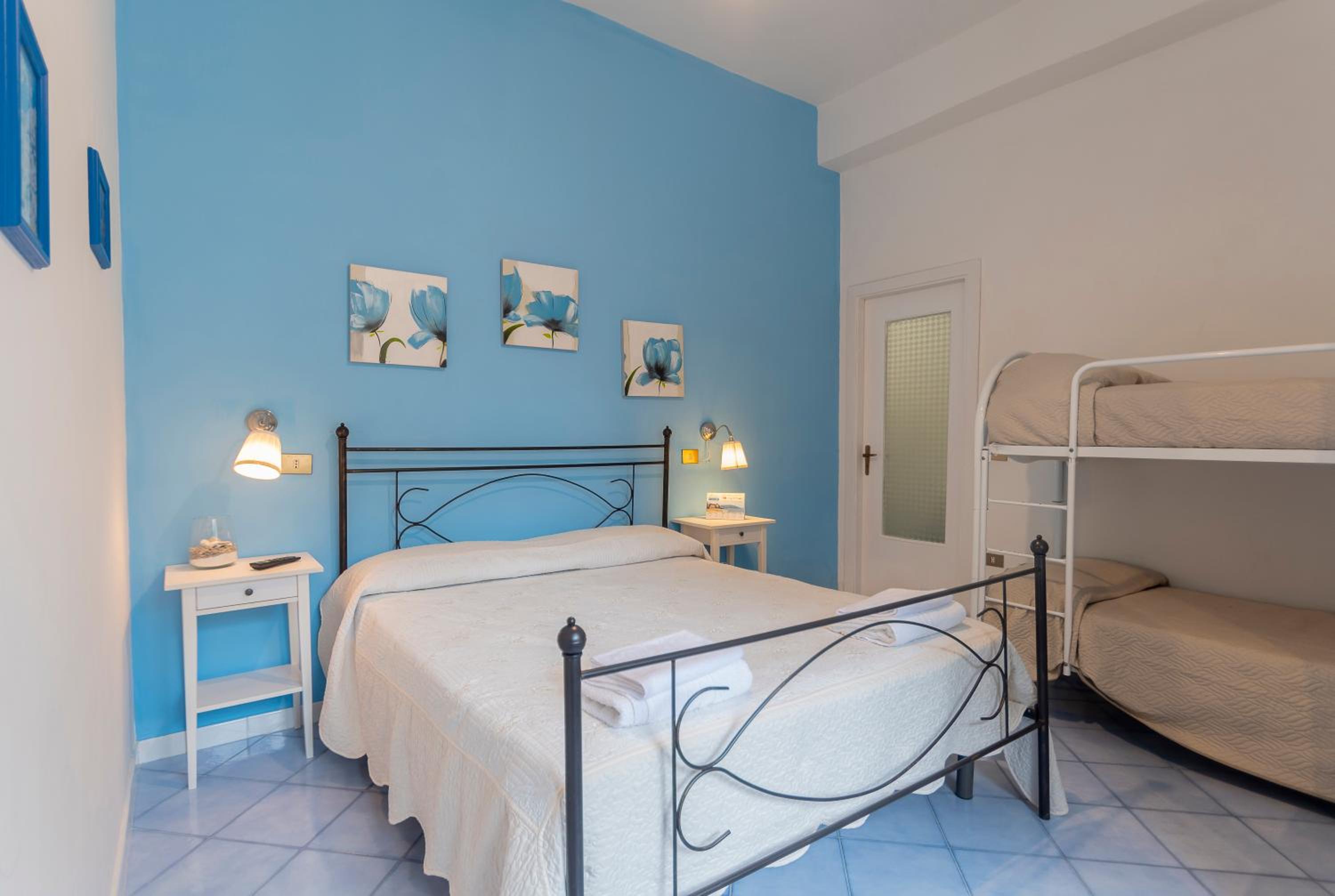Double Room with Private Bathroom photo 3