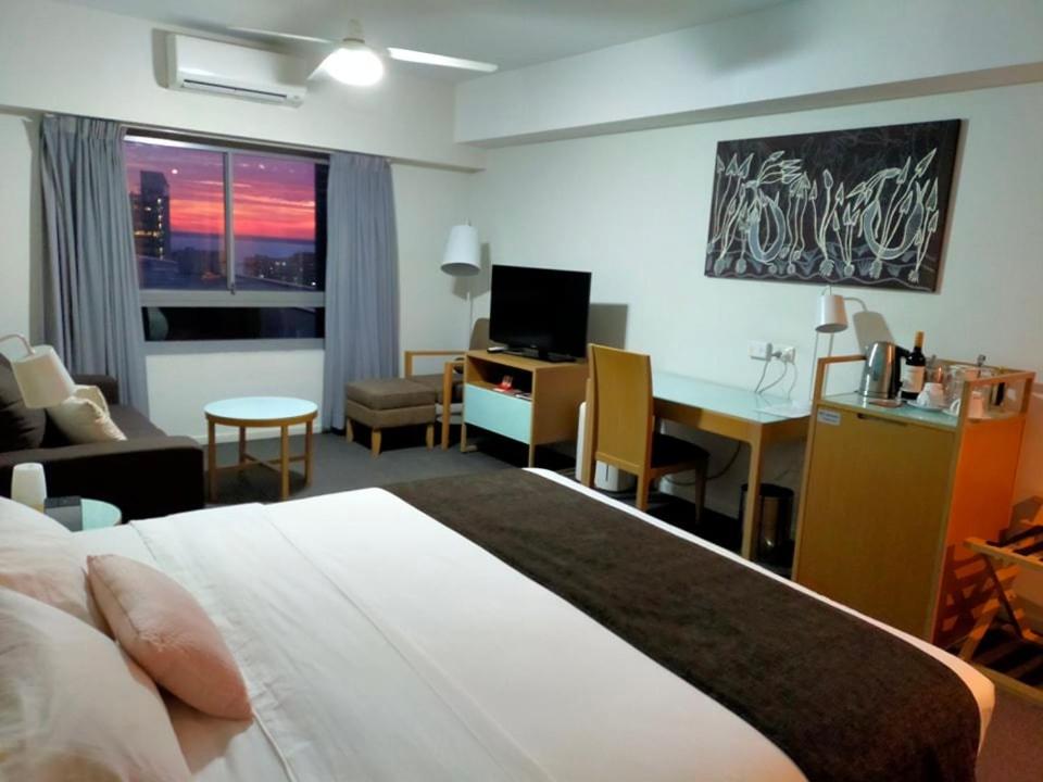 King Room with Sea View + $25 Litchfield or Fishing Voucher pp photo 3