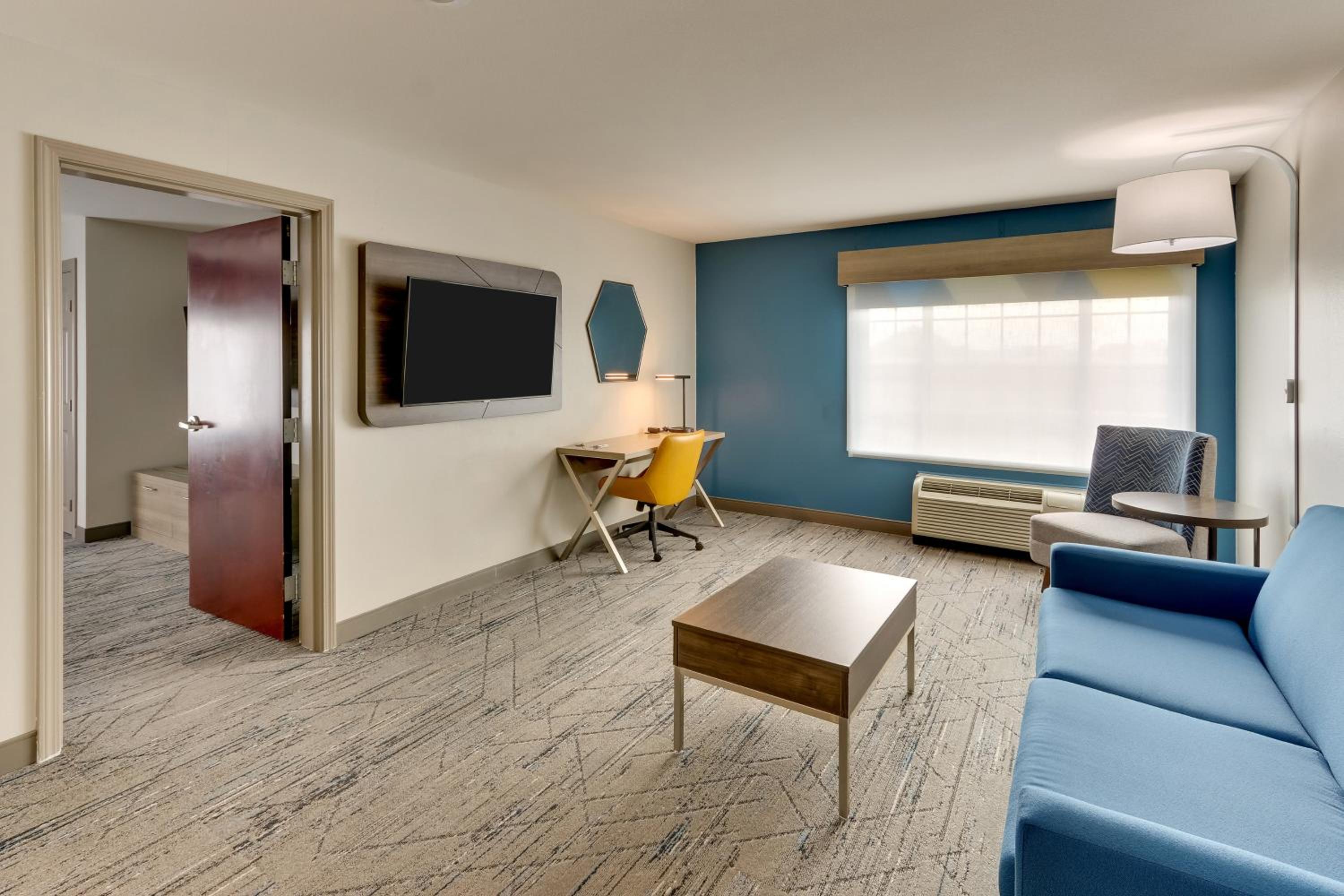 One-Bedroom King Suite photo 3