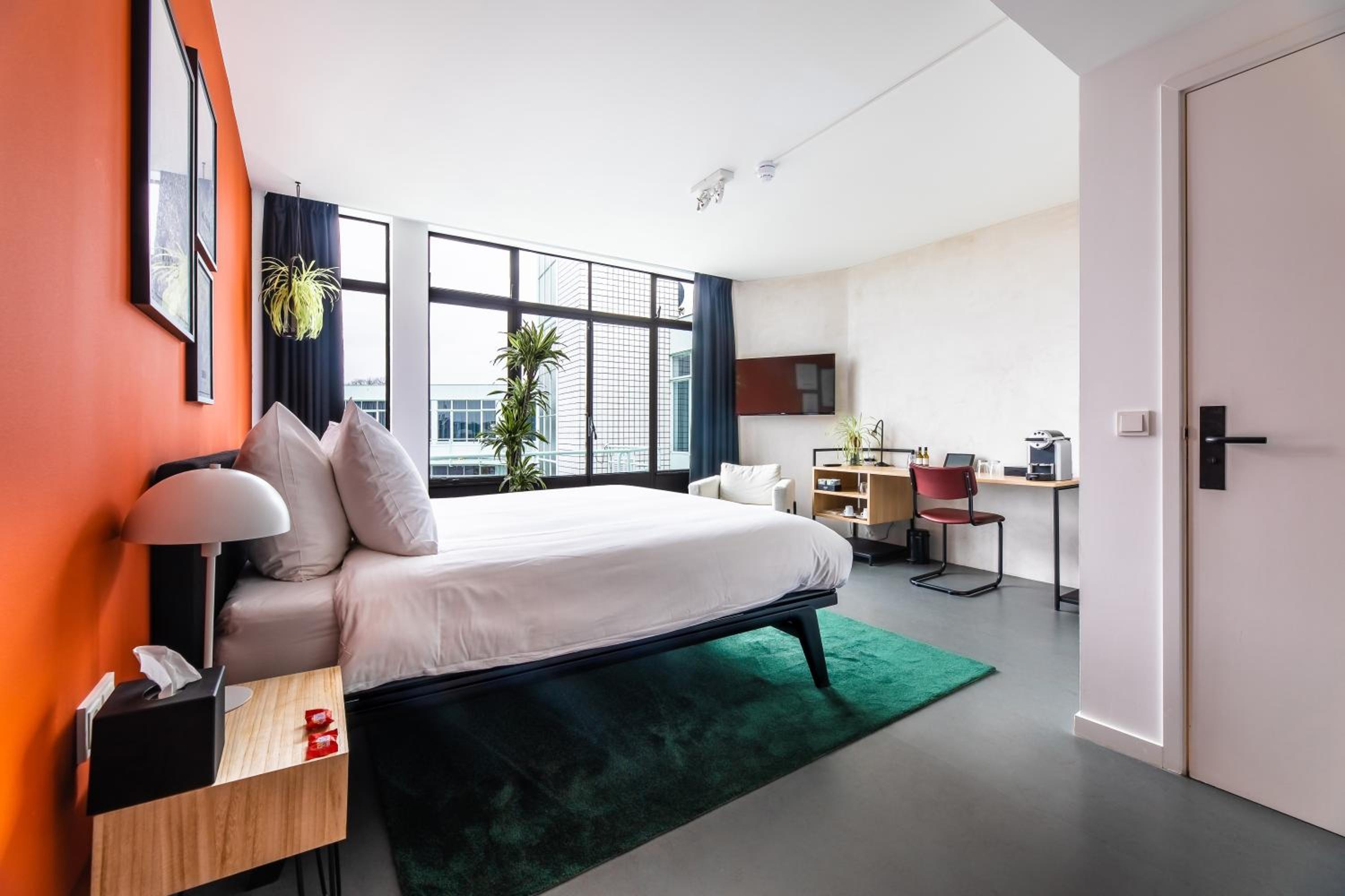 Superior Double or Twin Room with City View - Photo 3