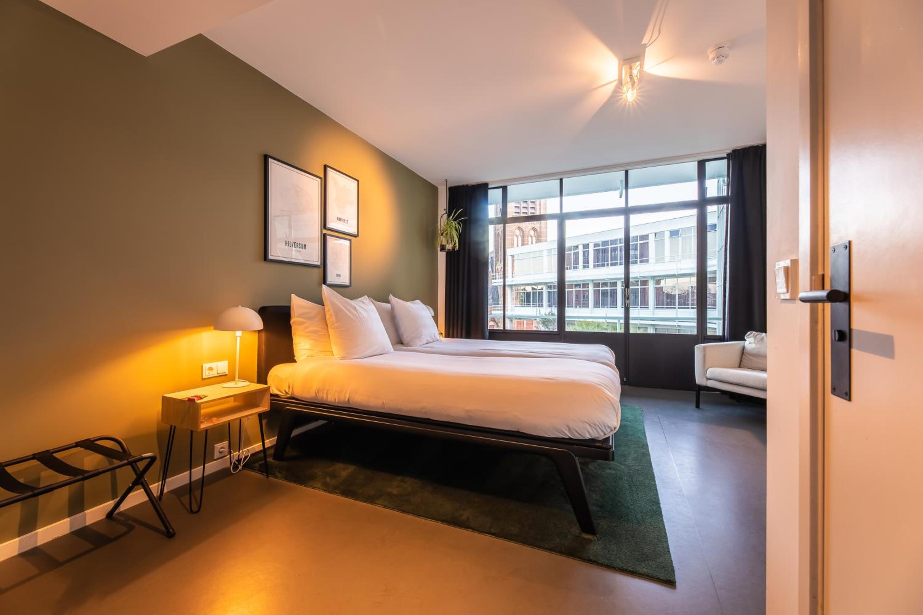 Superior Double or Twin Room with City View - Photo 6