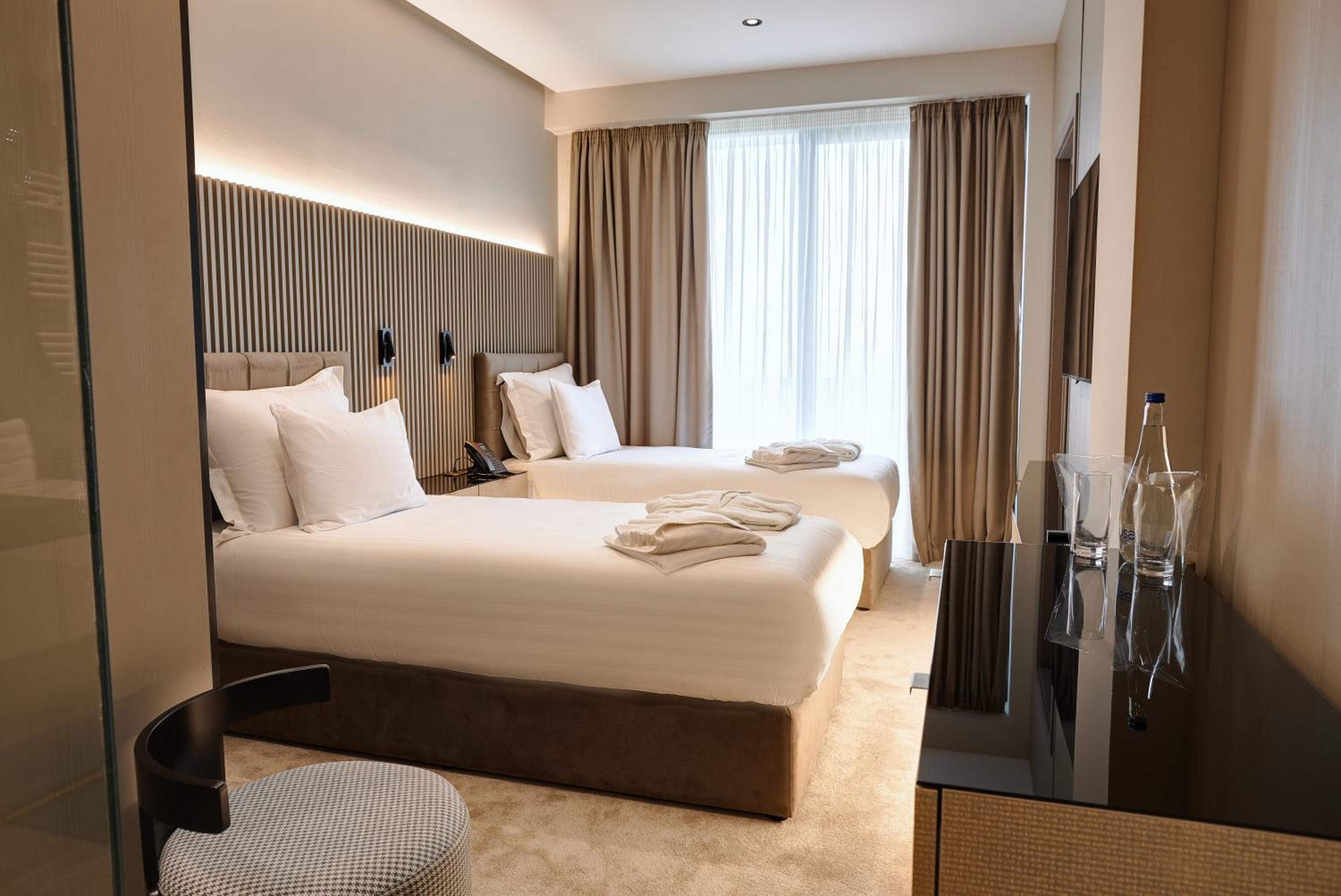 Deluxe Room with Garden View - Anex Building & Free Airport Shuttle photo 3