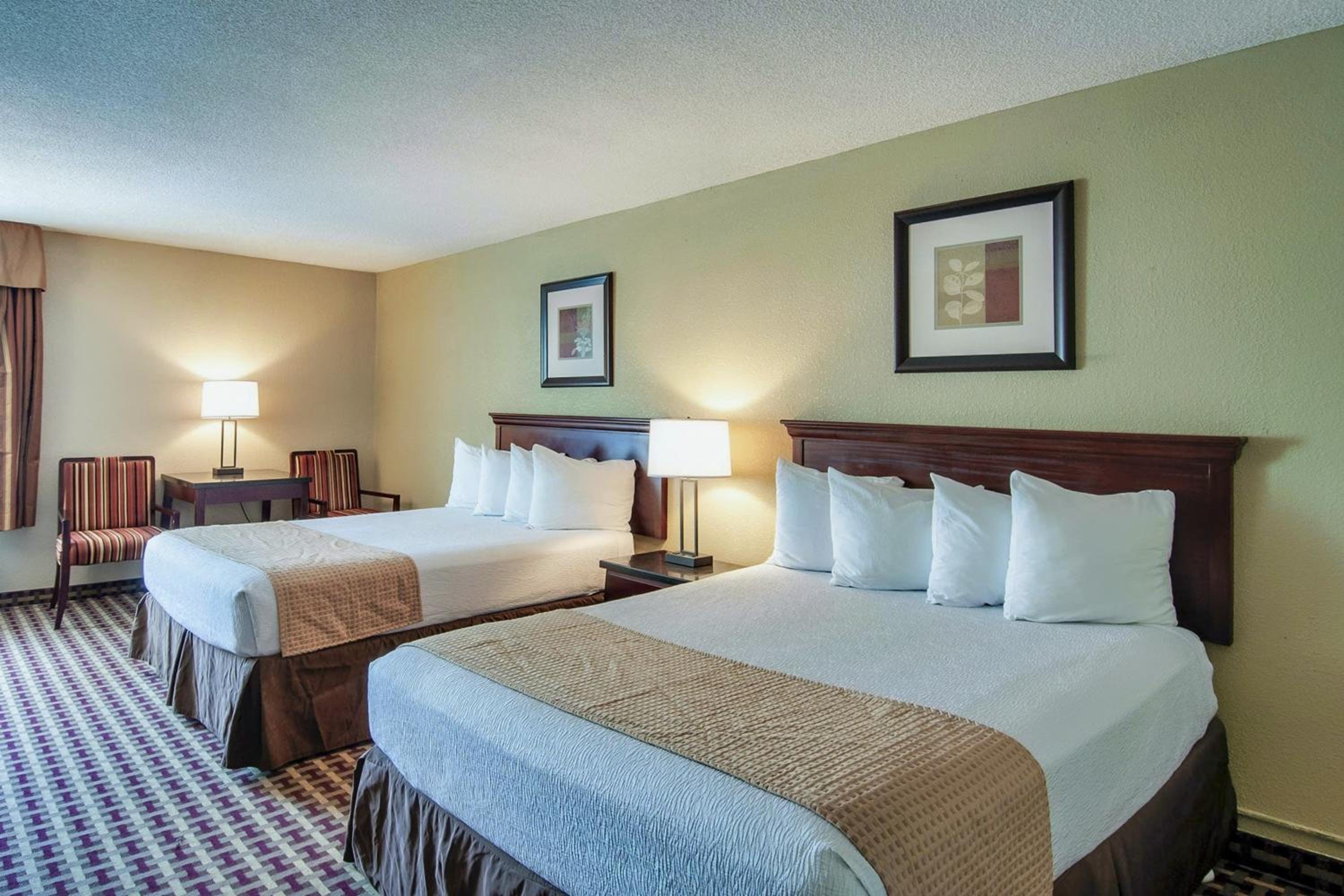 Deluxe Room with 2 Queen Beds, Non-Smoking - Photo 1
