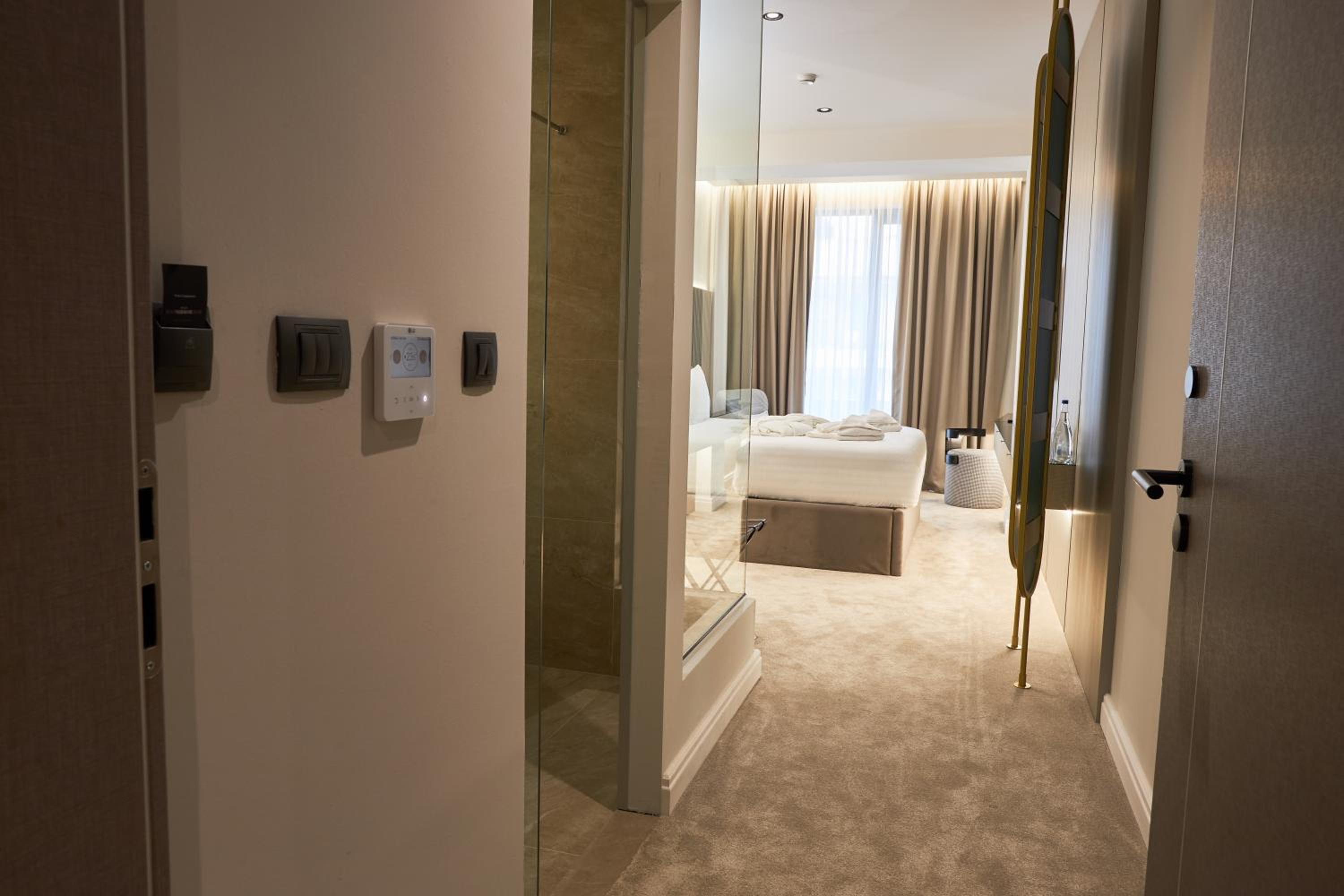 Deluxe Room with Garden View - Anex Building & Free Airport Shuttle photo 1