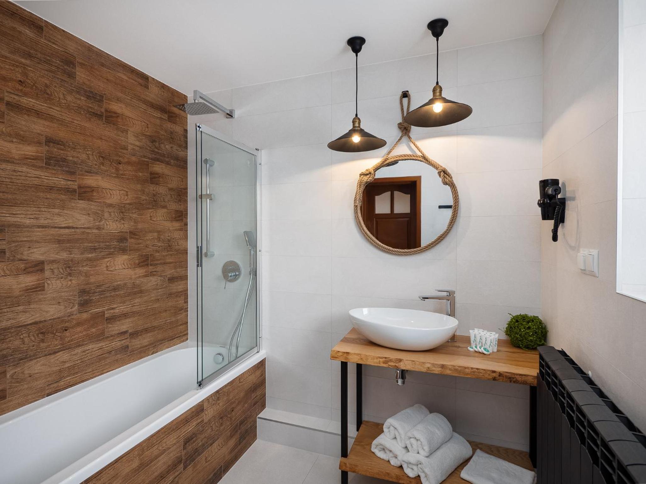 Quadruple Room with Bath photo 3