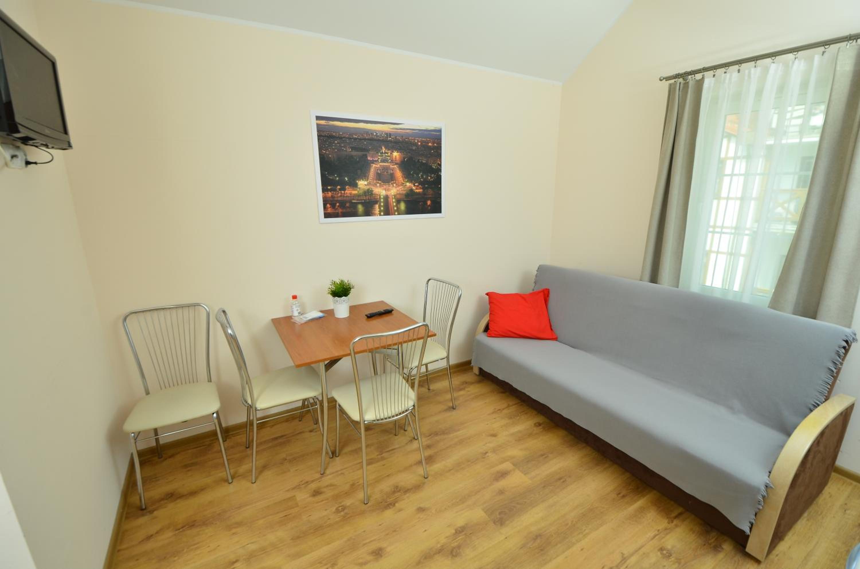 One-Bedroom Apartment photo 2