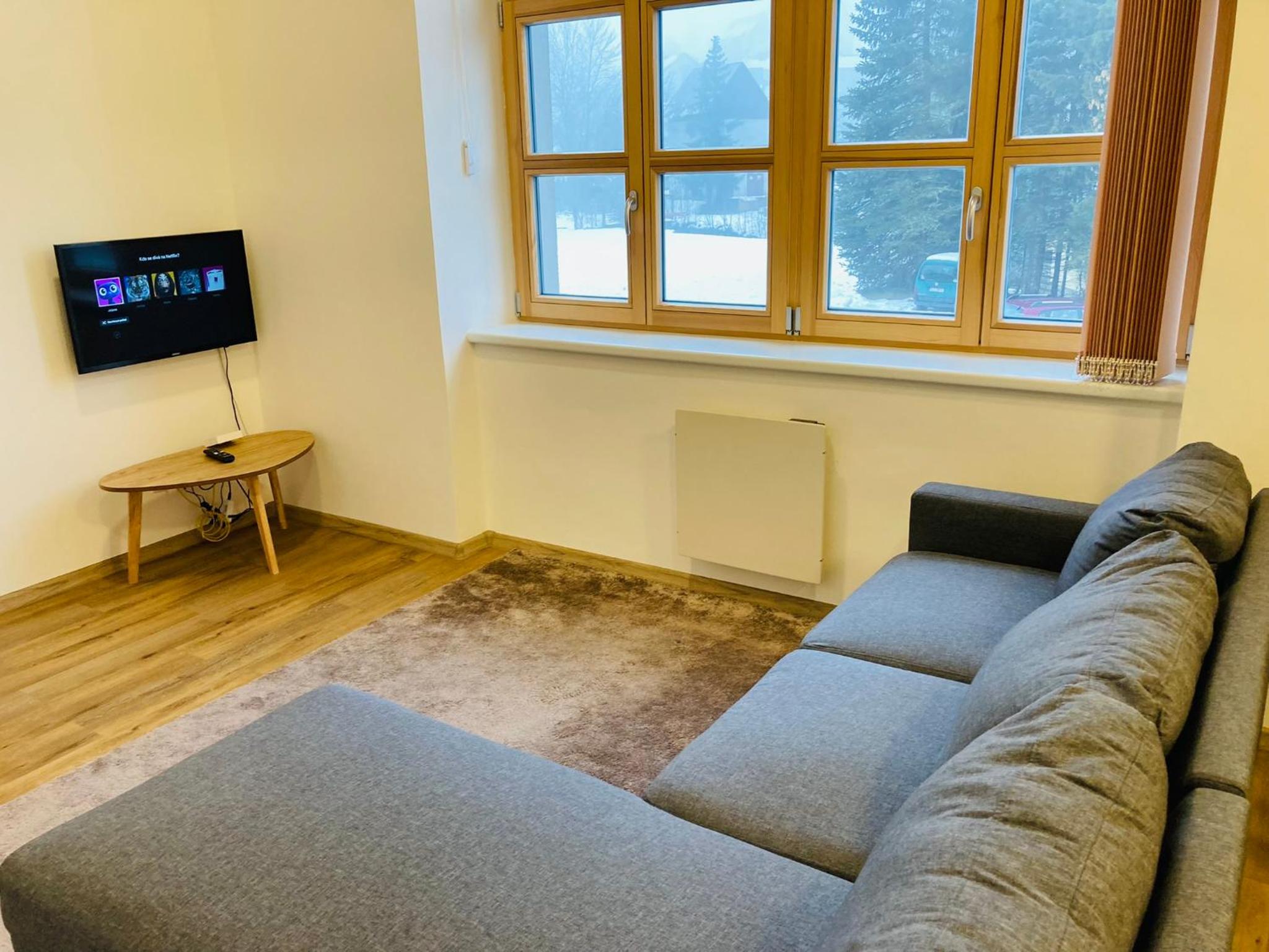 Studio - Split Level - Photo 1