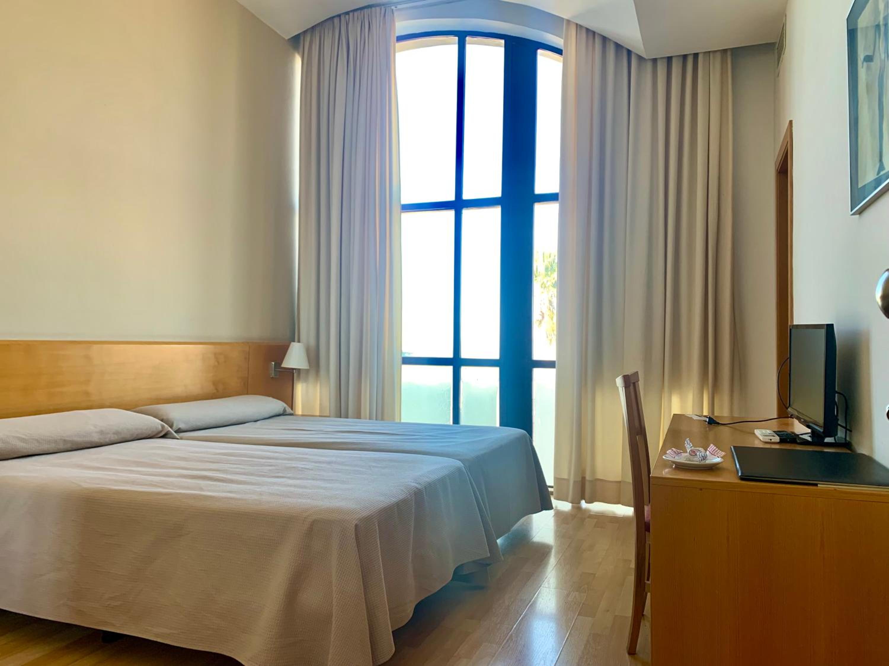Twin Room - Photo 1
