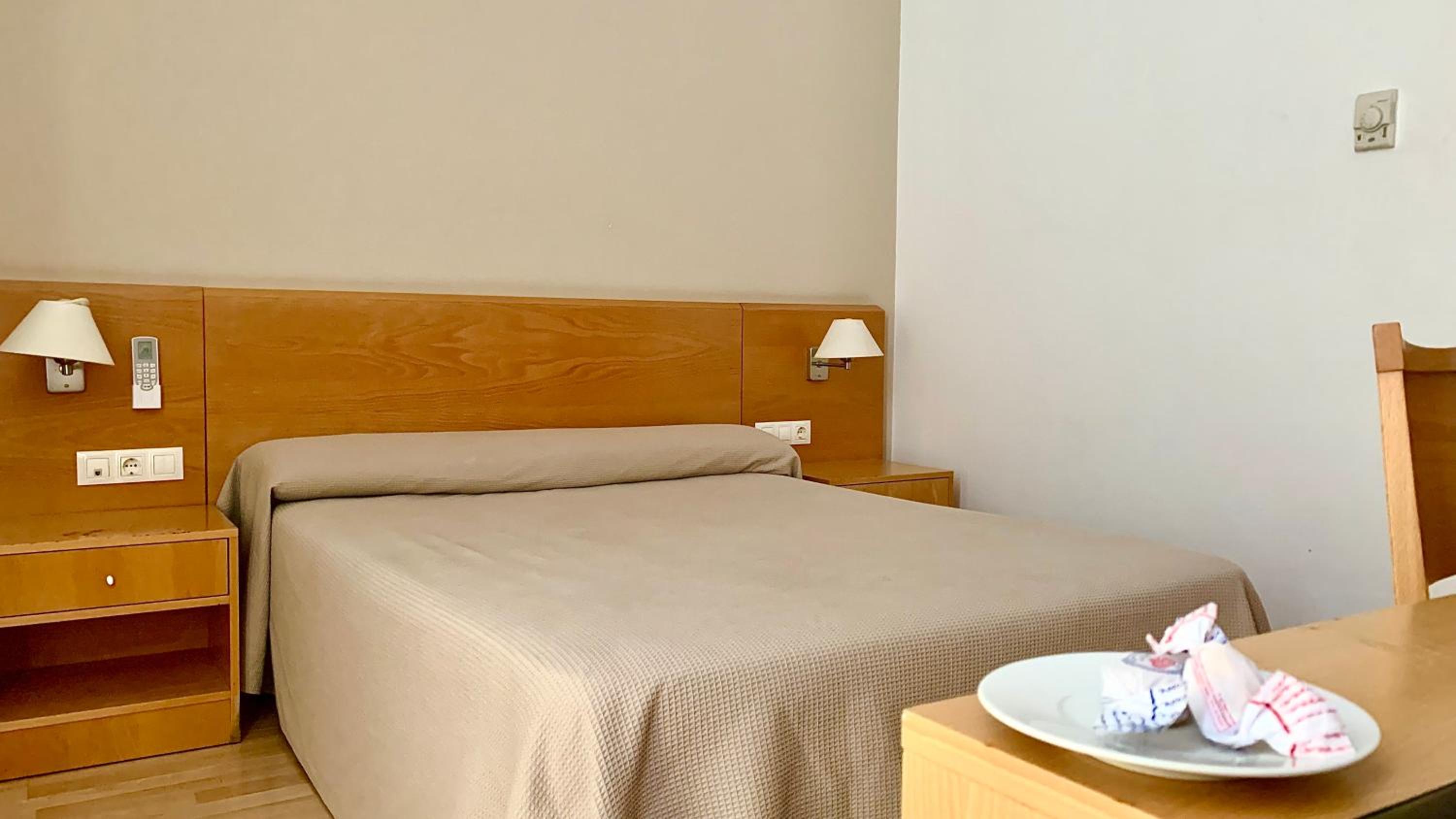 Twin Room - Photo 2