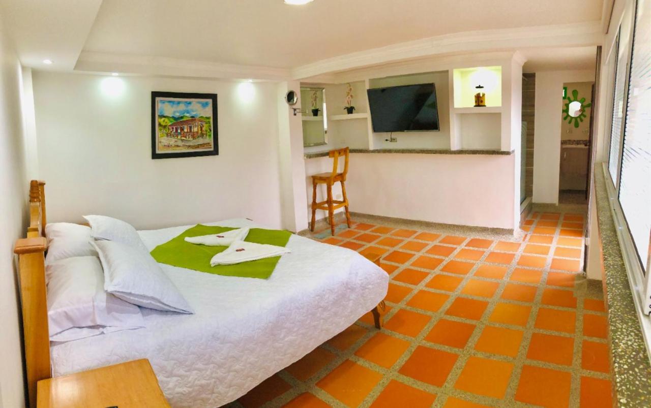 Queen Suite with Spa Bath photo 1