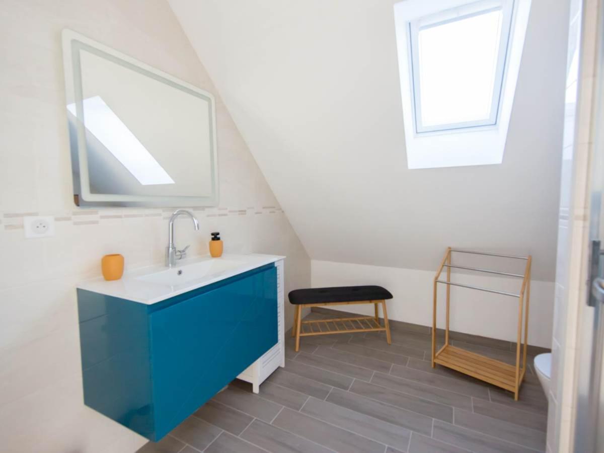 Three-Bedroom House photo 2