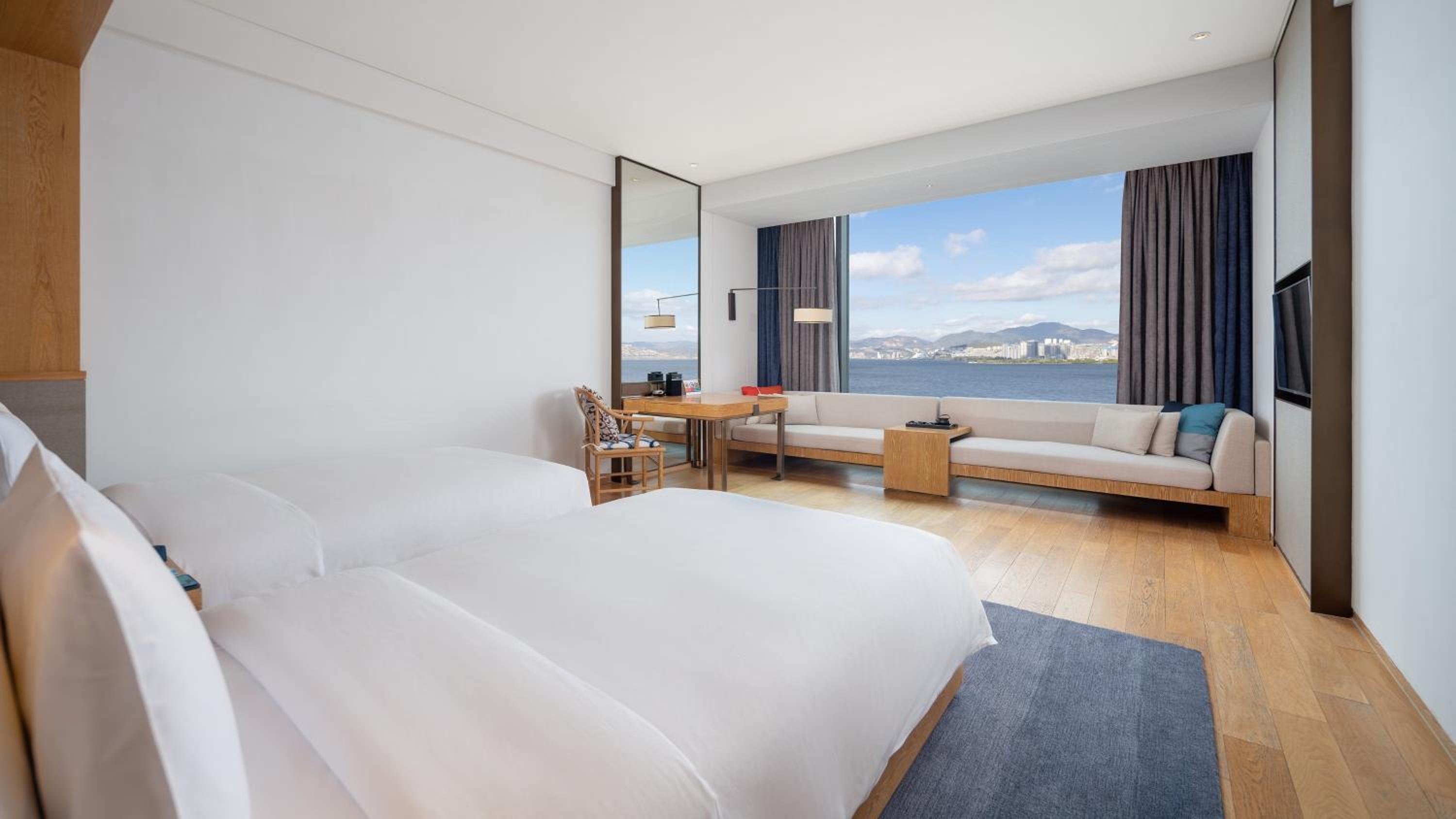 Standard Double Room with Two Double Beds and Lake View