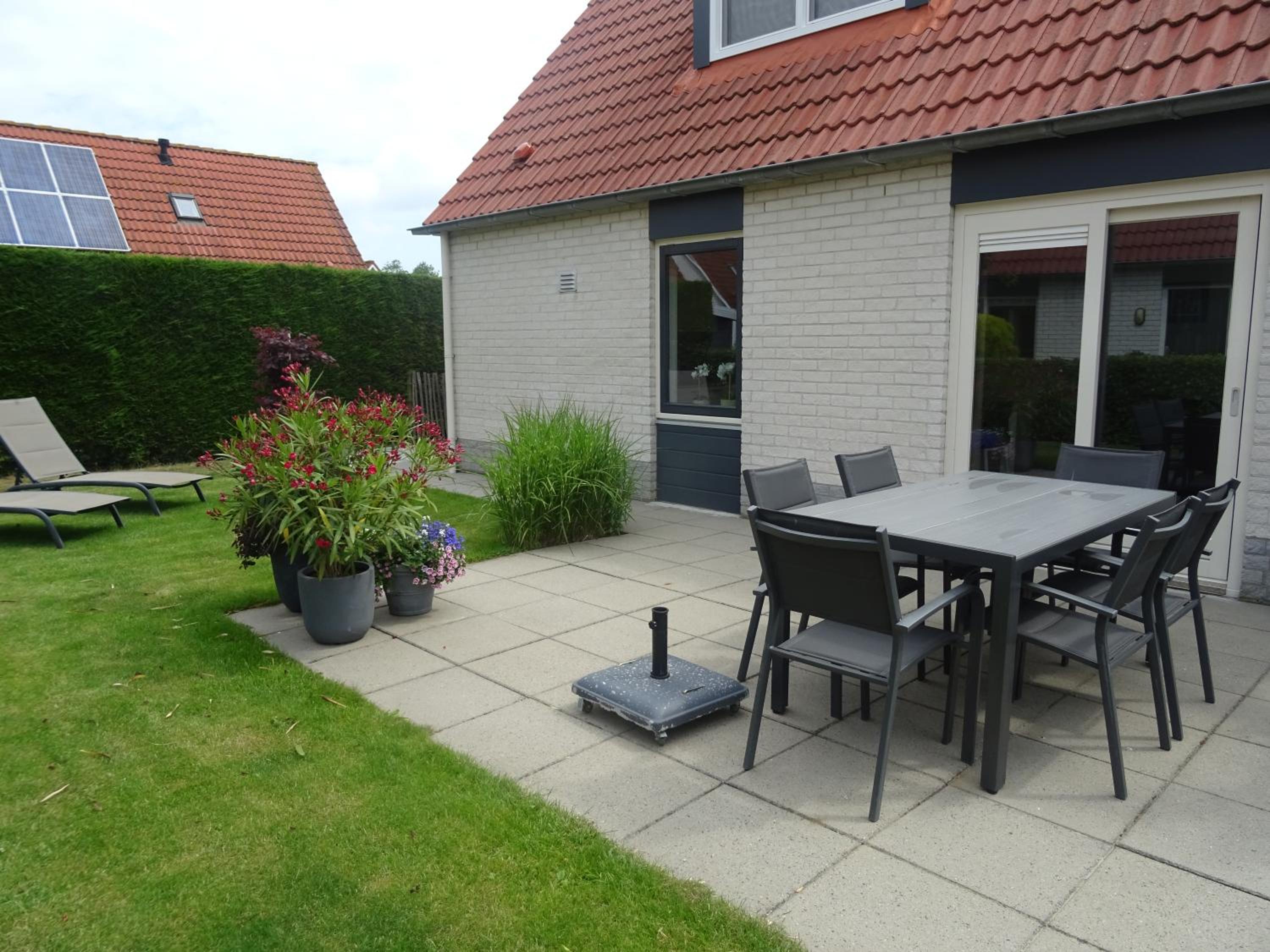 Three-Bedroom House photo 2
