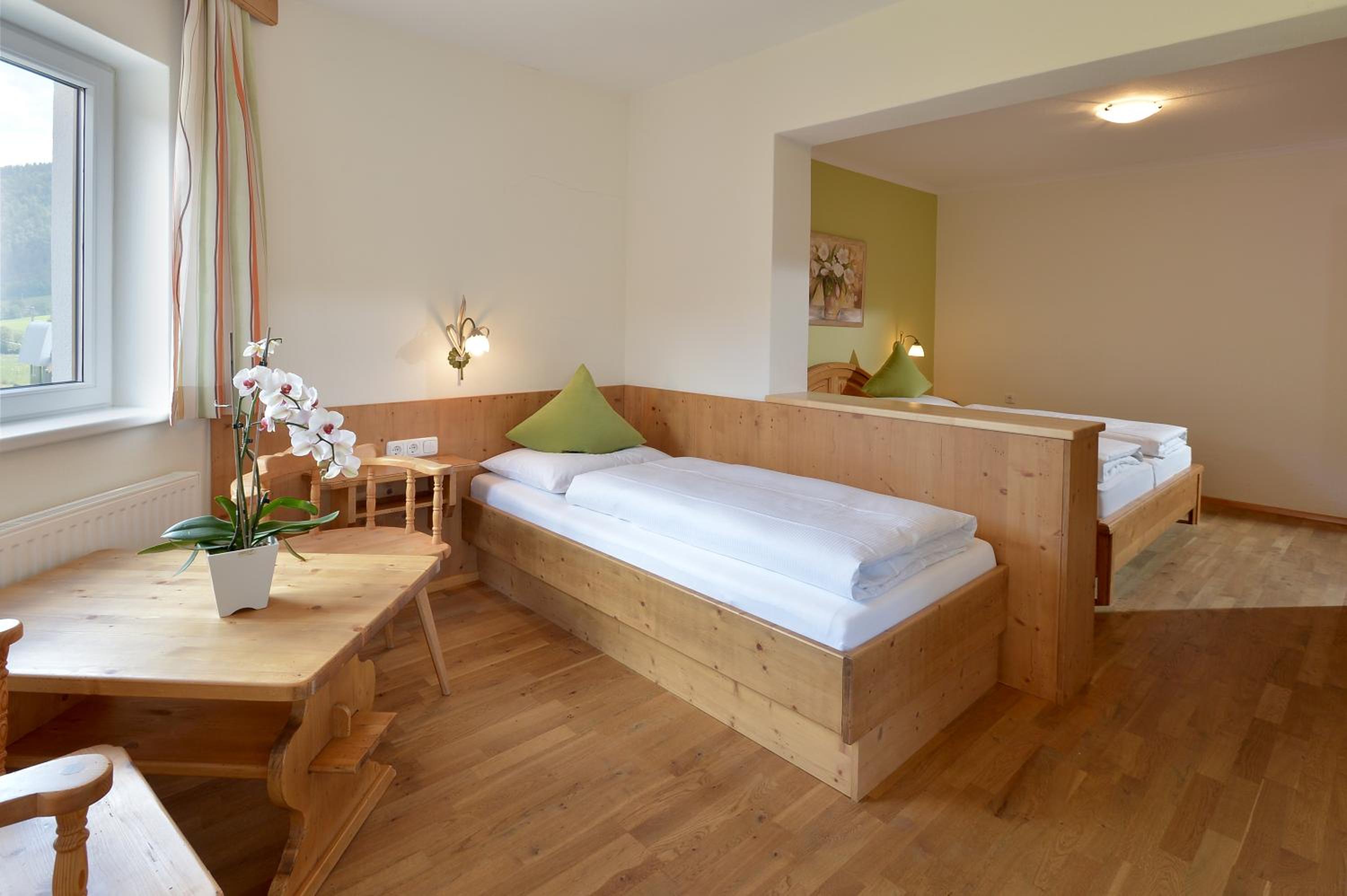 Two-Bedroom Apartment with Mountain View photo 2