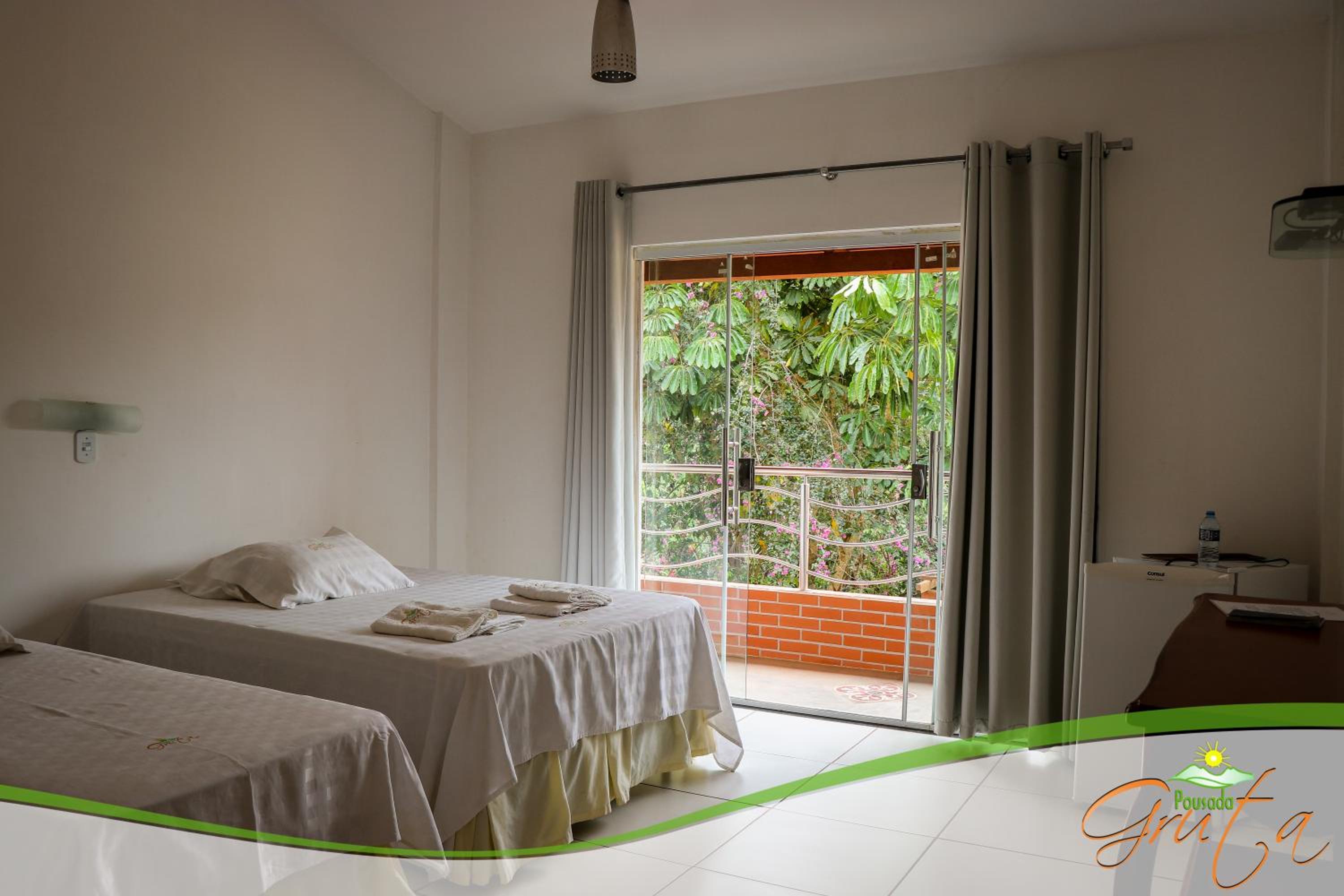 Room with Balcony - Photo 2
