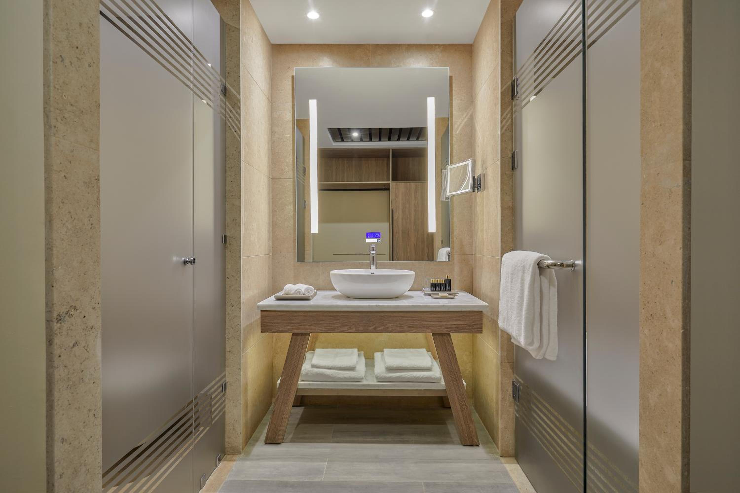 Twin Room with Pyramid View
