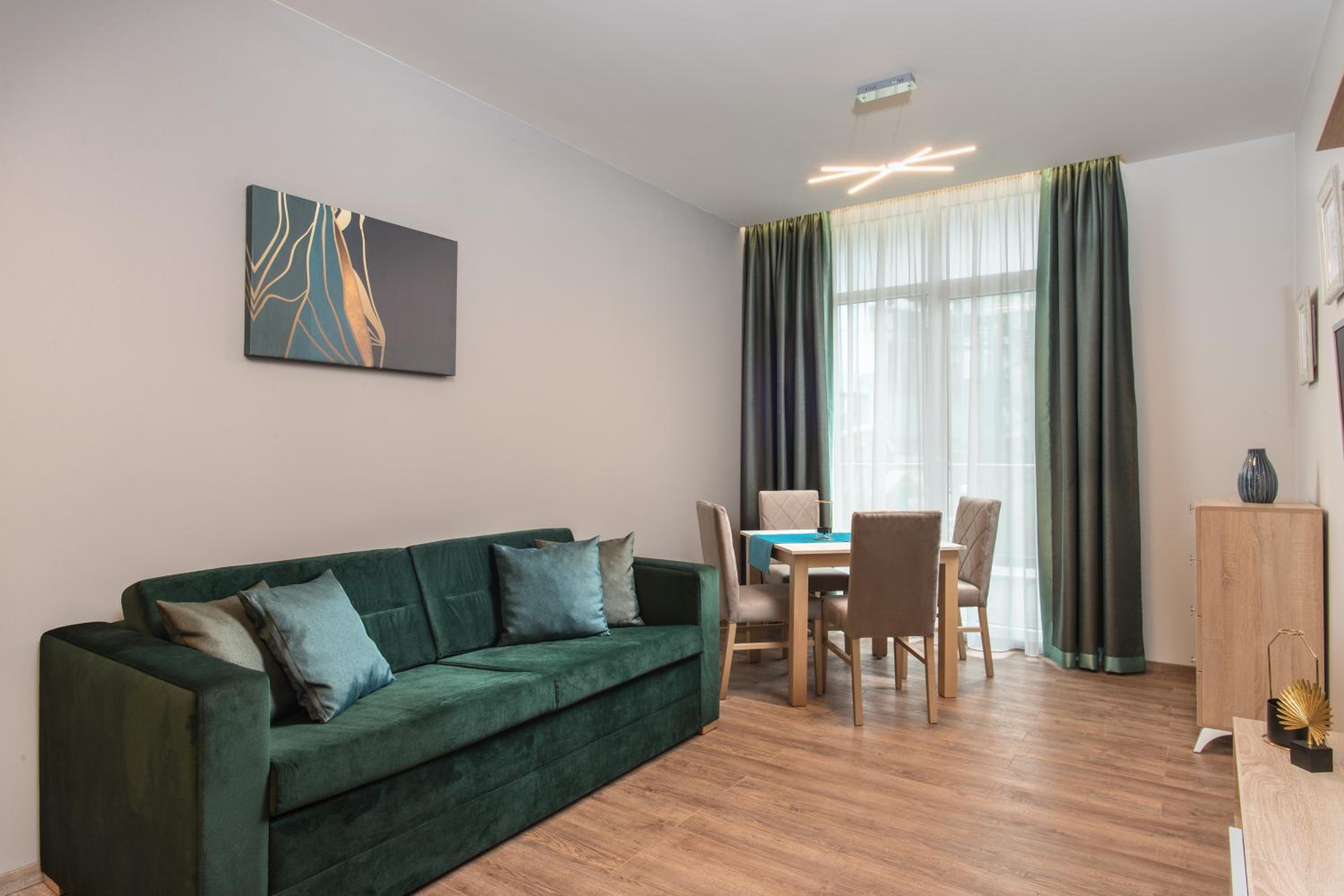 One-Bedroom Apartment - Photo 2