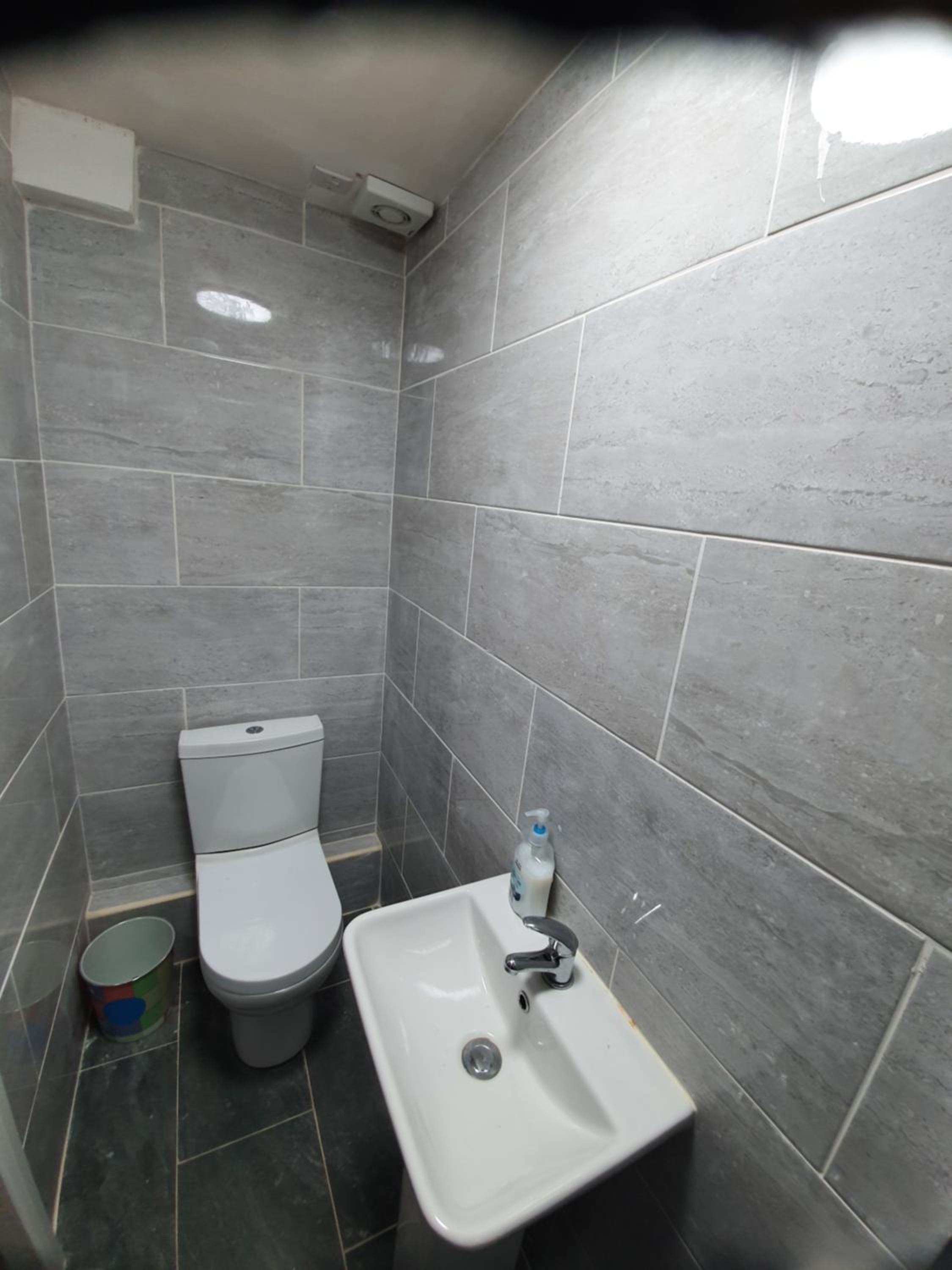 One-Bedroom Apartment - Photo 3