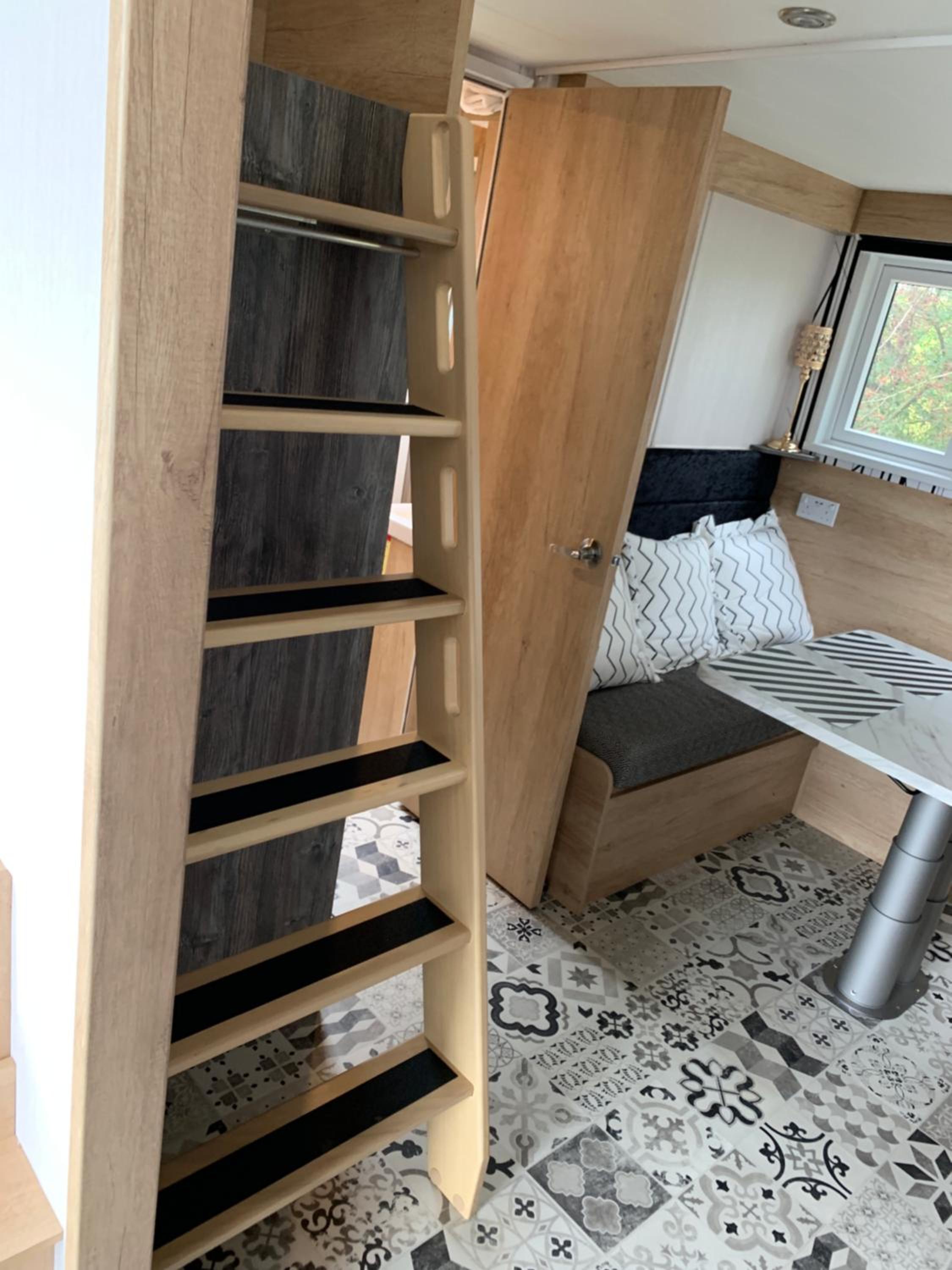 Lakeside pod 2