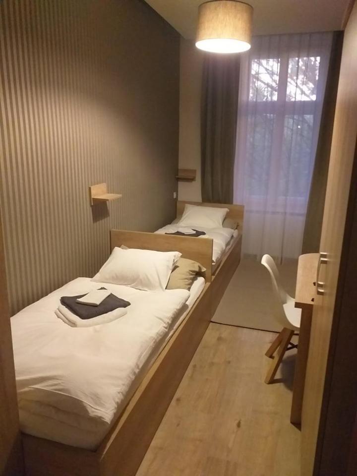 Twin Room with Bathroom - Photo 3