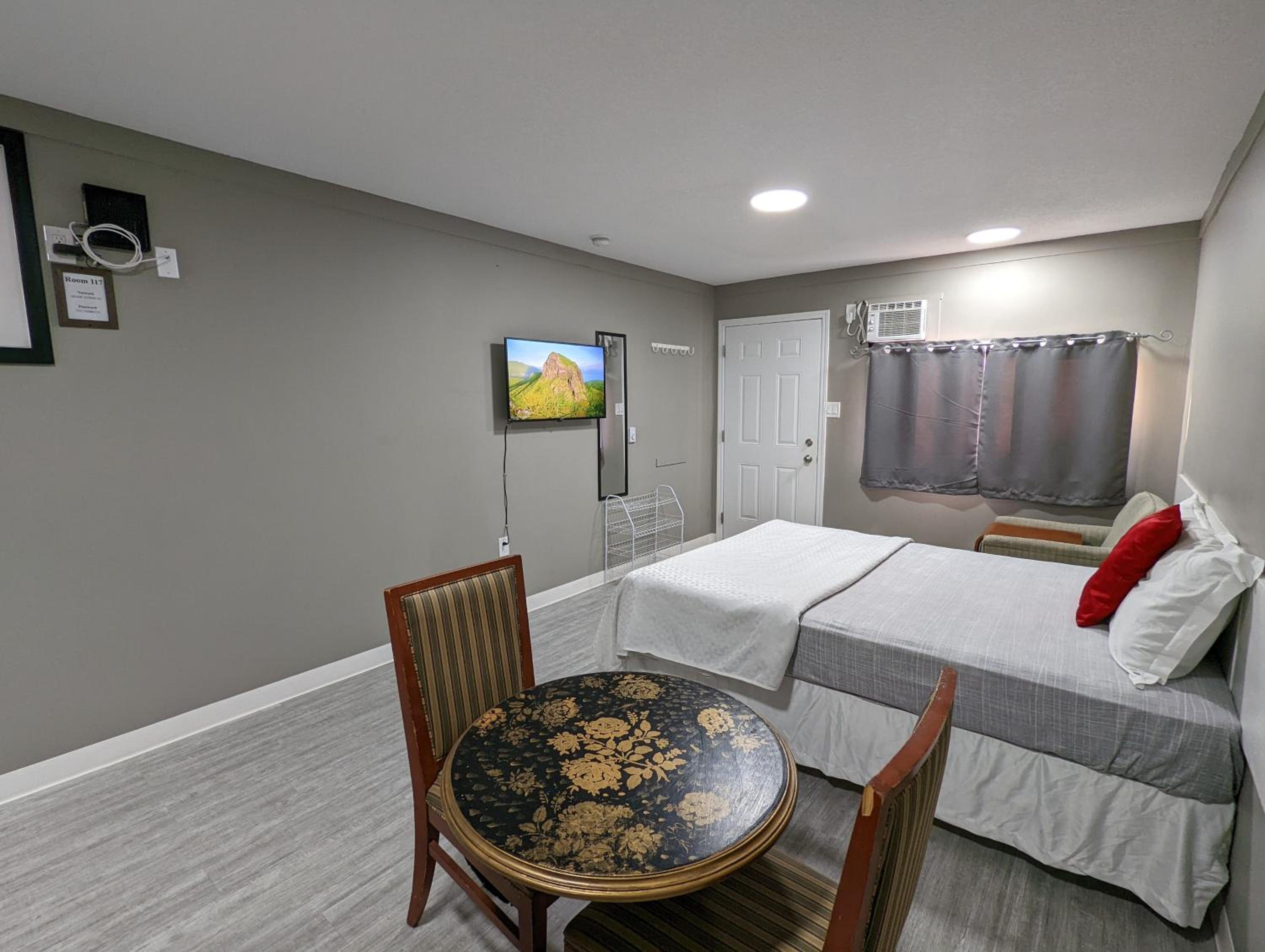 Queen Suite photo 3