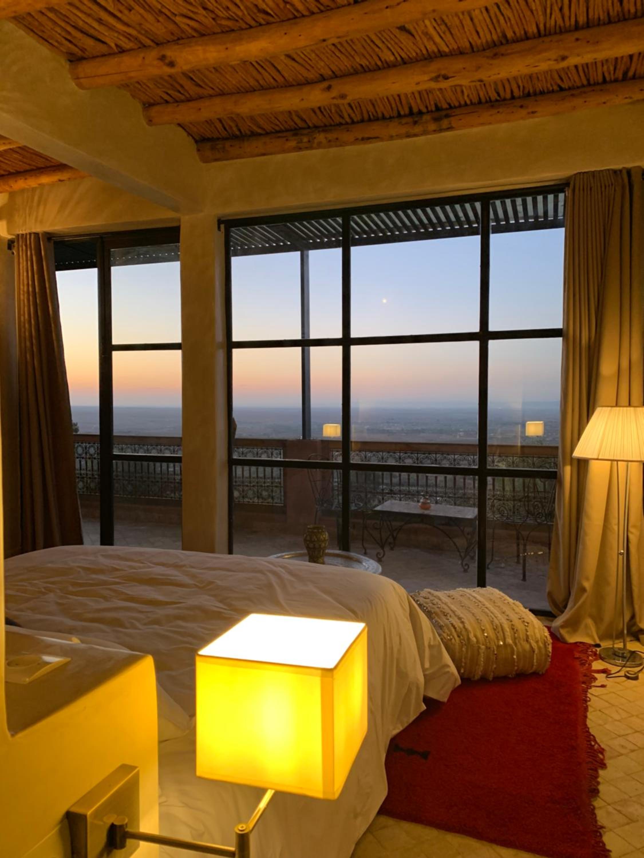 Deluxe Room (2 Adults + 1 Child) - Photo 3