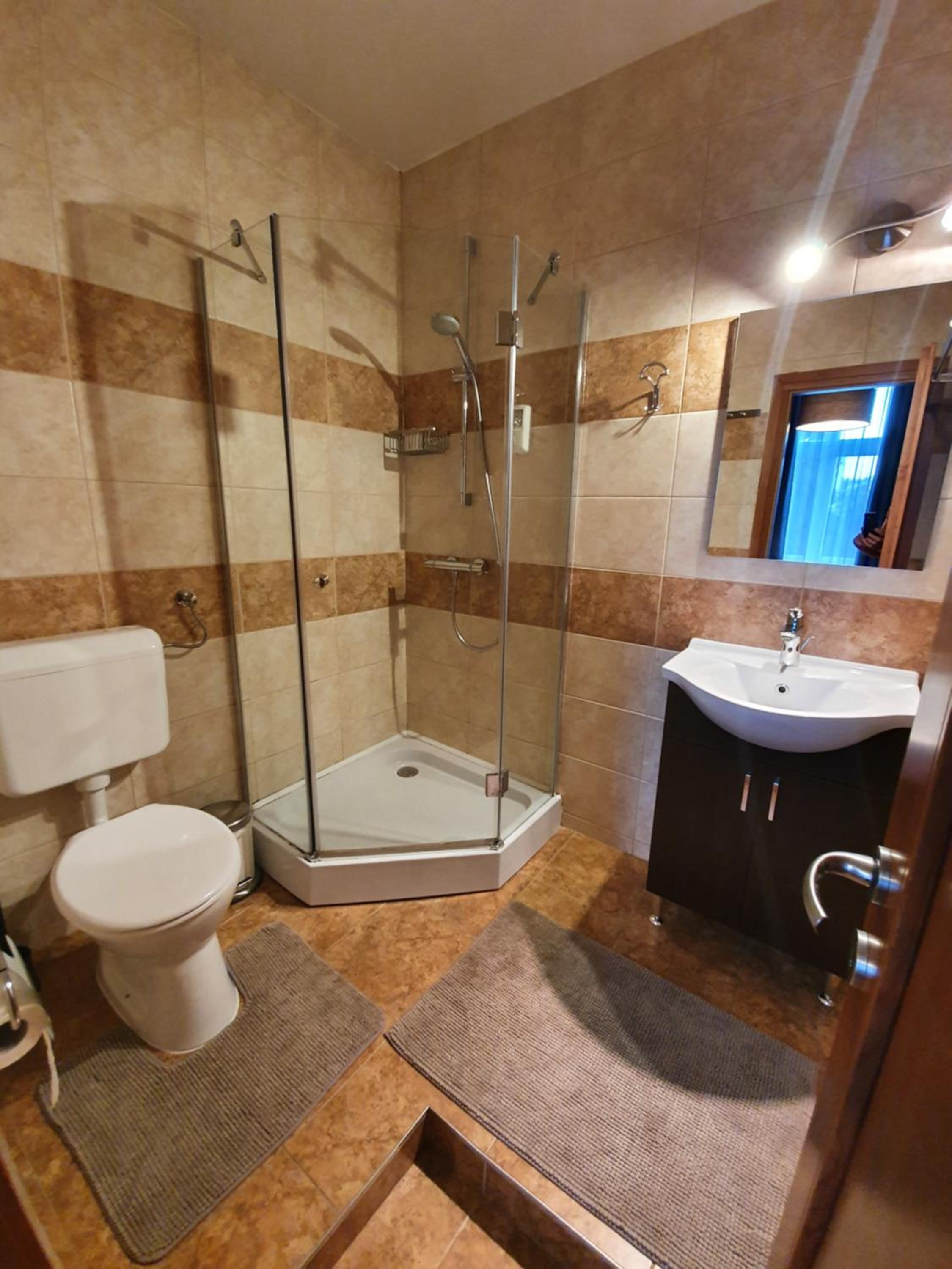 Deluxe Double Room with Shower - Photo 5