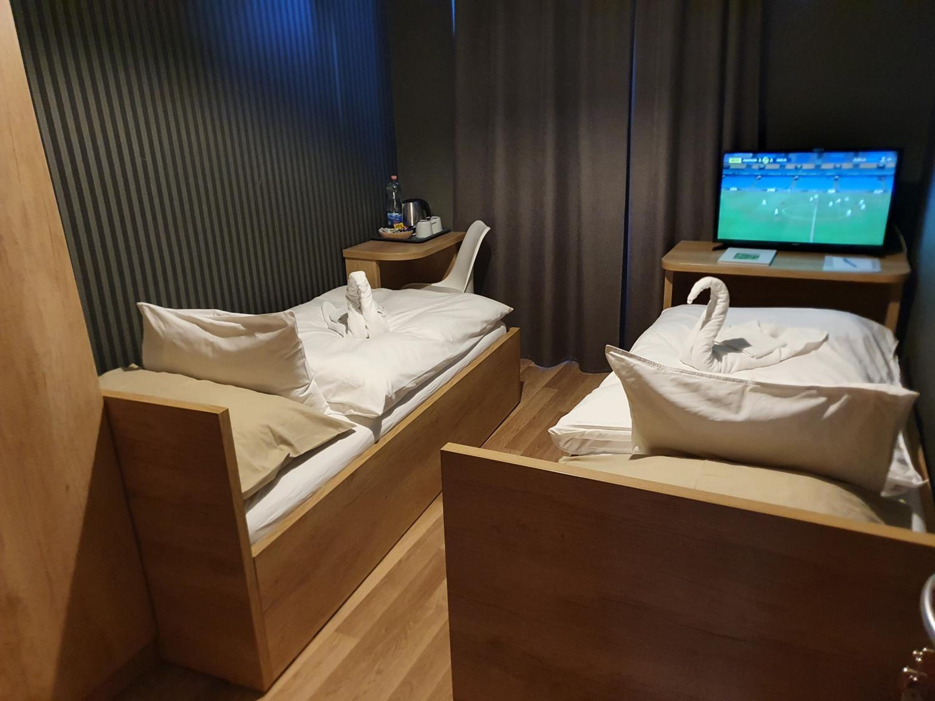 Twin Room with Bathroom - Photo 1