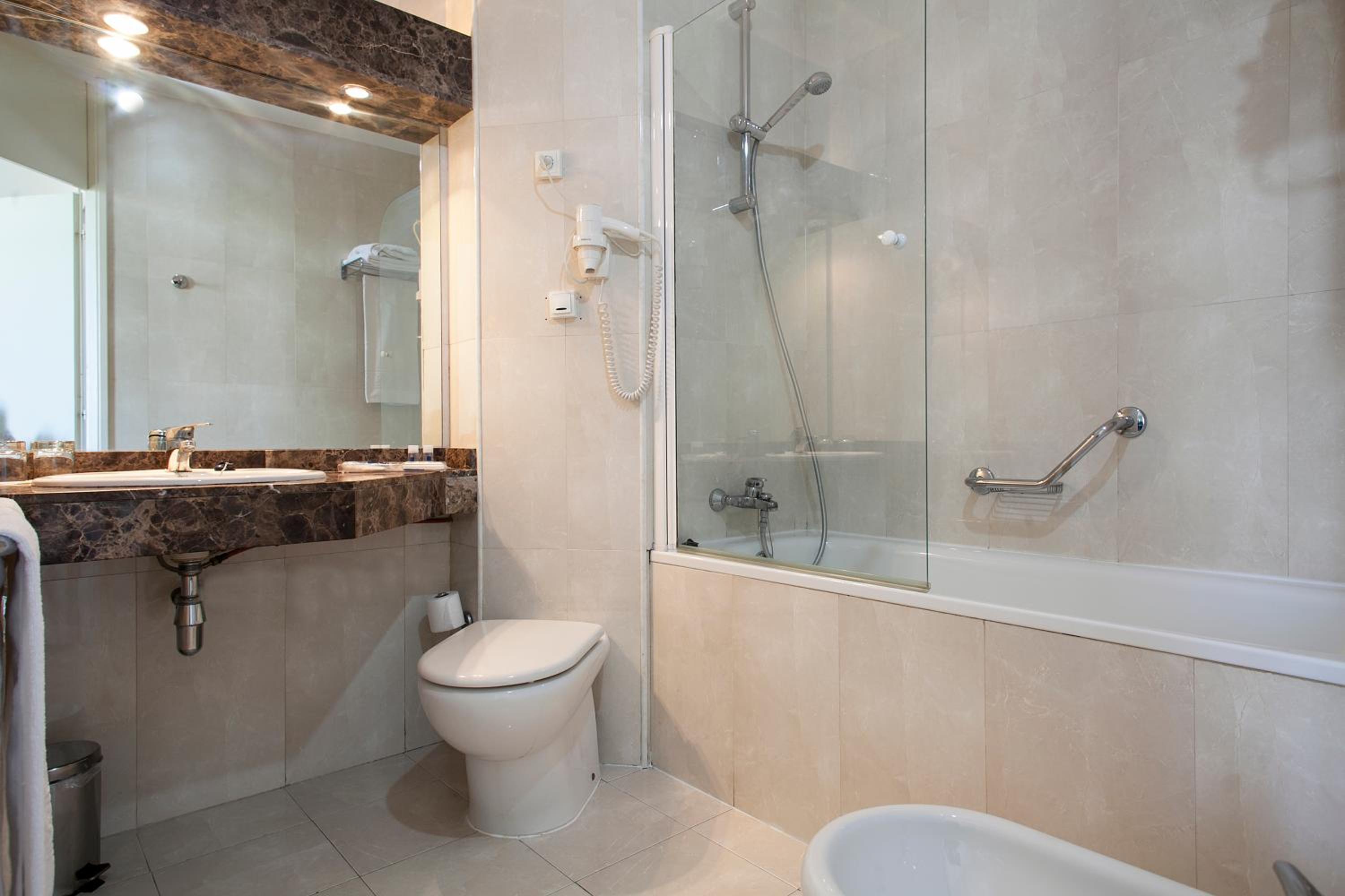 Double Room - Photo 3