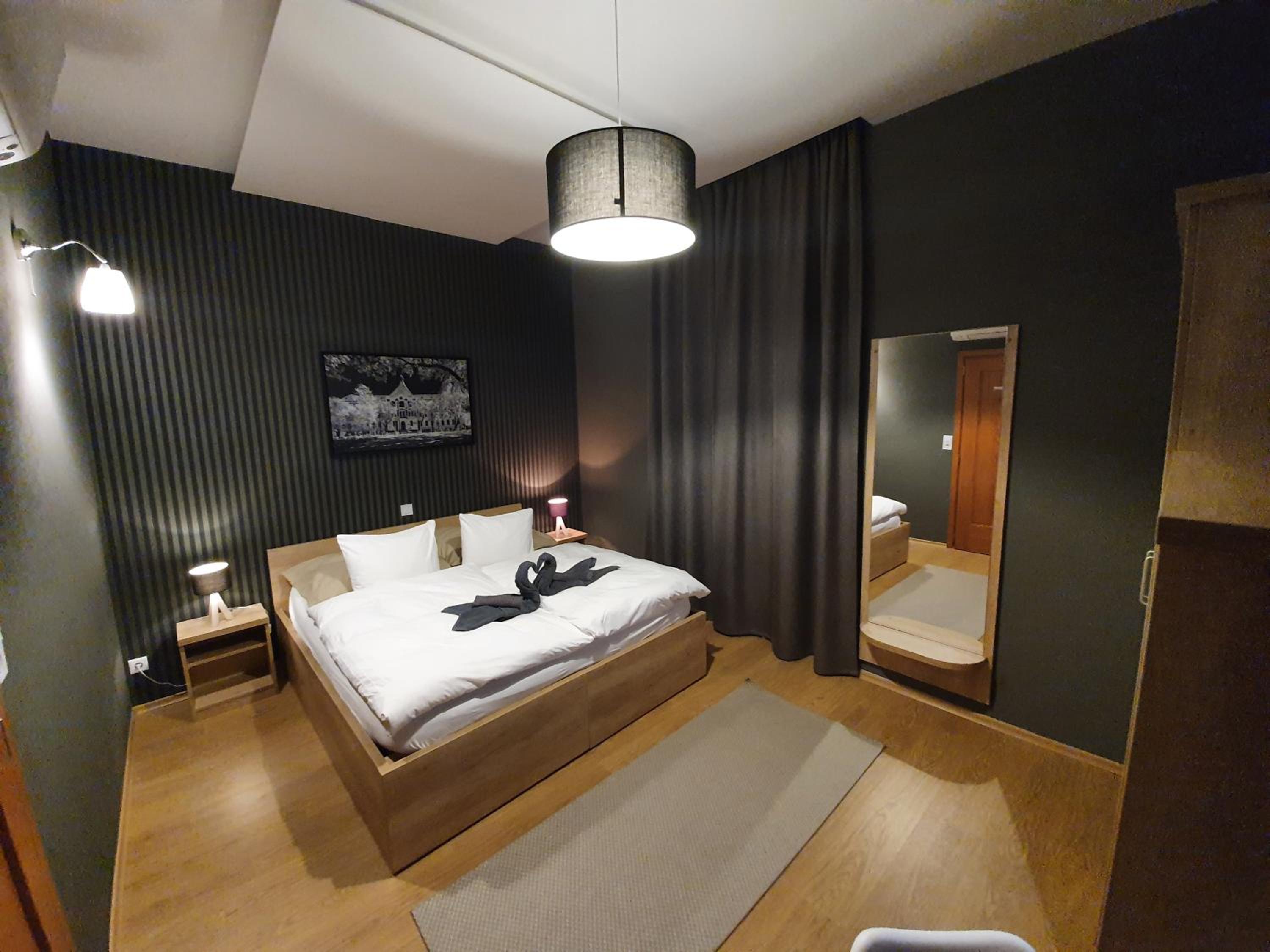 Deluxe Double Room with Shower - Photo 7