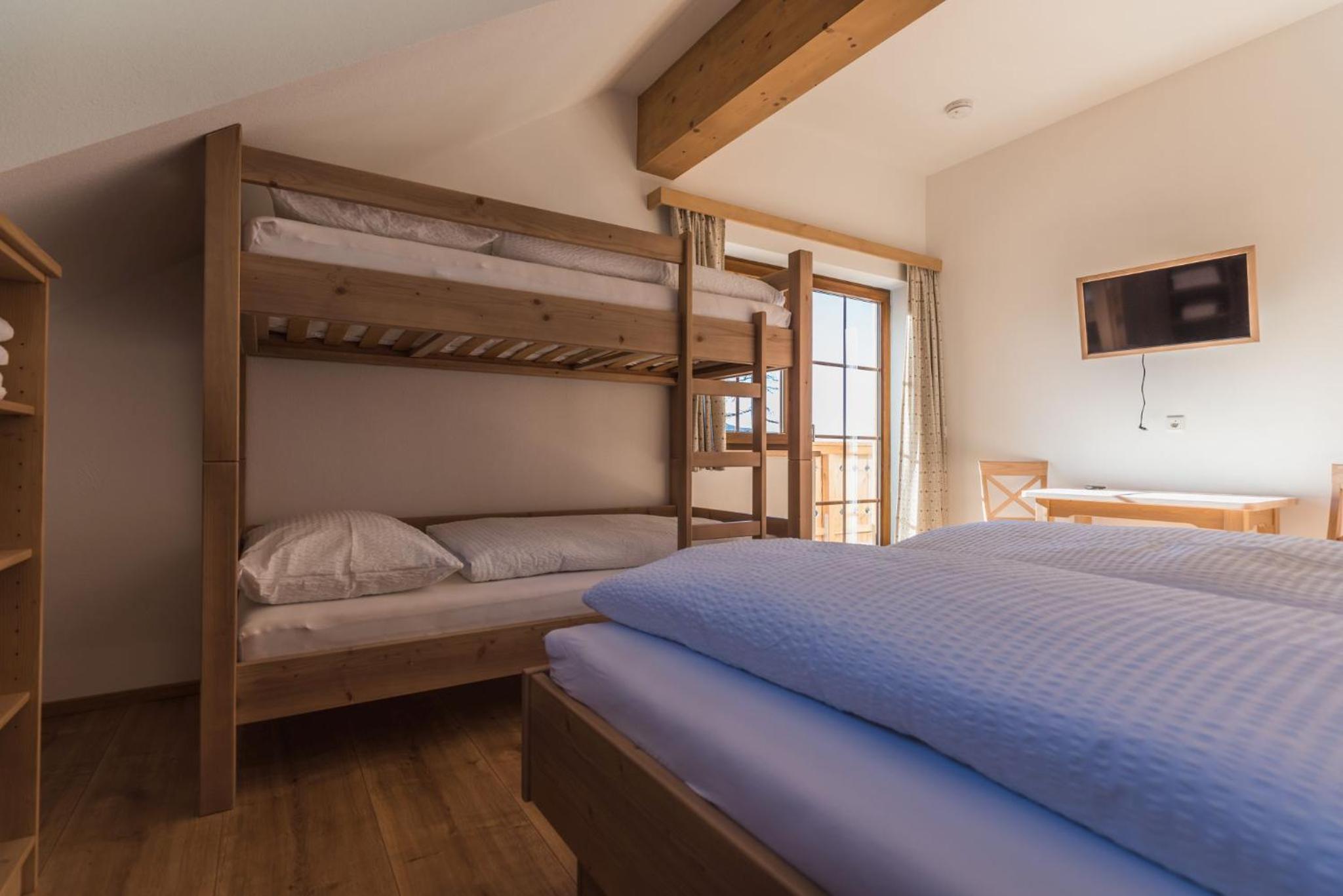 Four-Bedroom Apartment with Balcony  photo 1