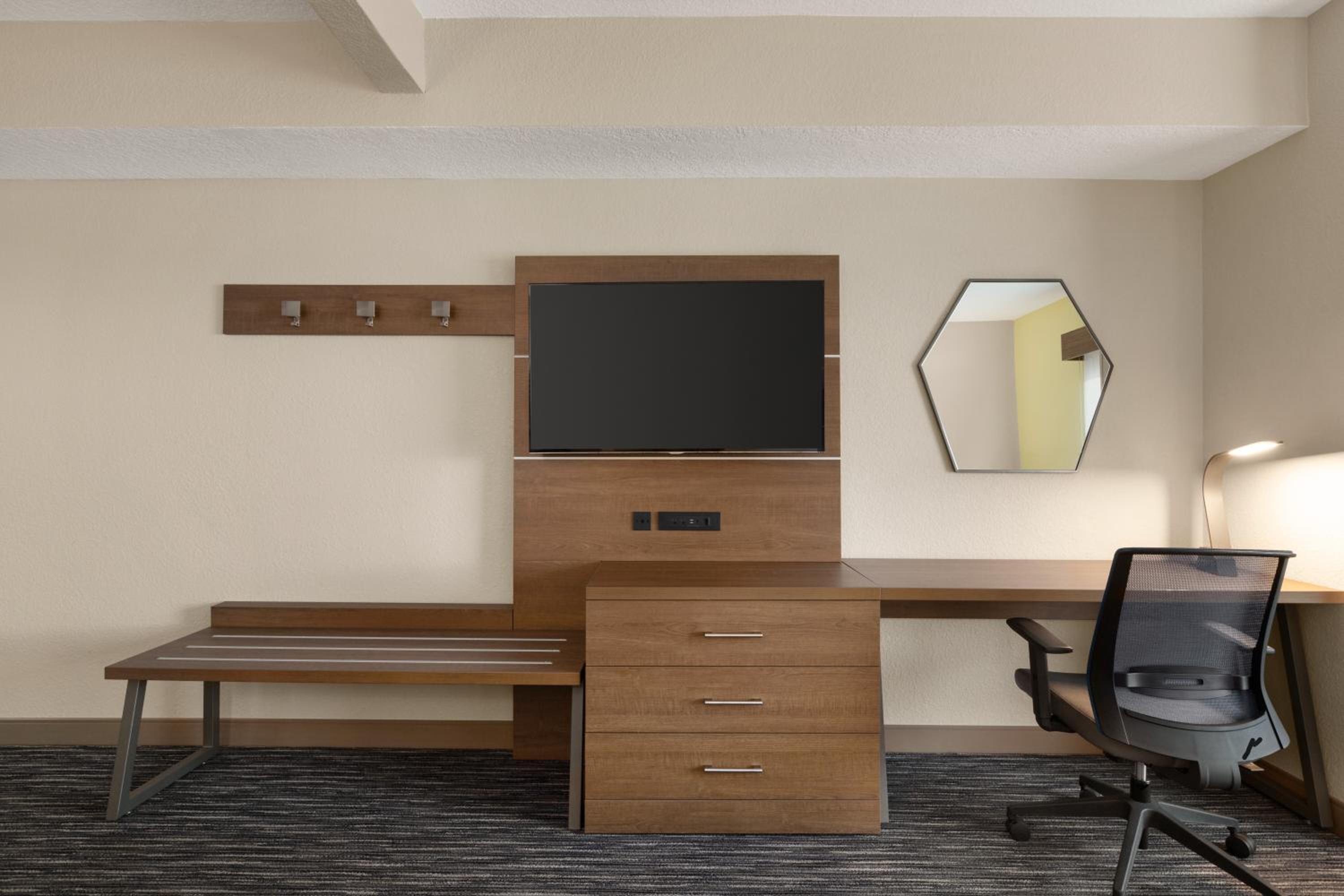 Suite - Hearing Accessible - Non-Smoking - Photo 5