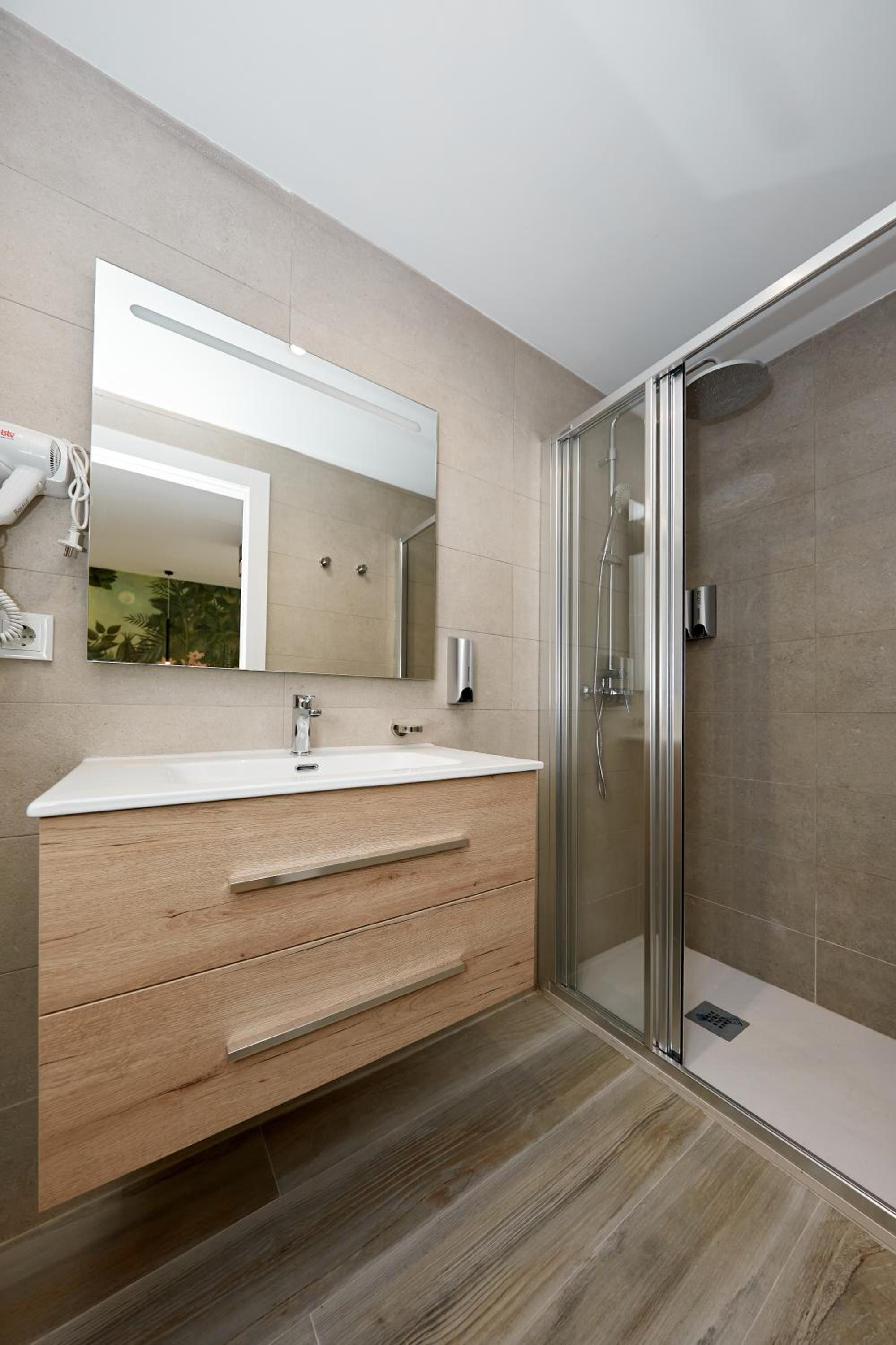 Twin Room - Photo 7